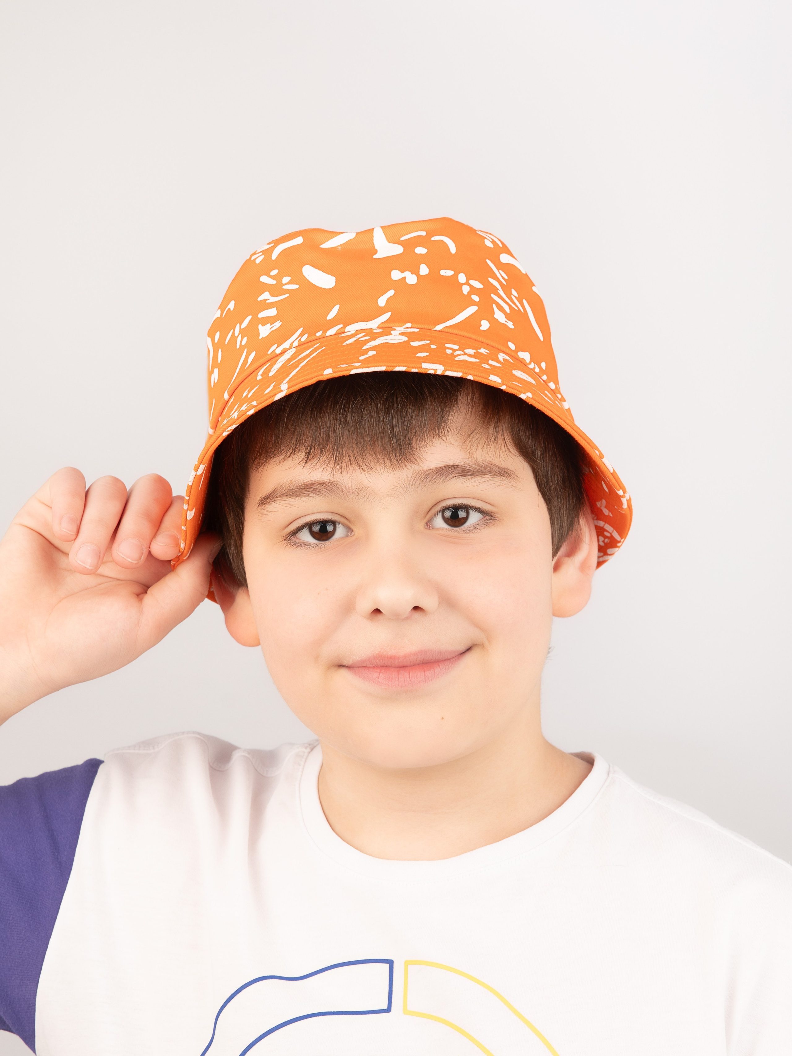 Детские панамки. Фотостудия предметной и модельной съёмки для маркетплейсов