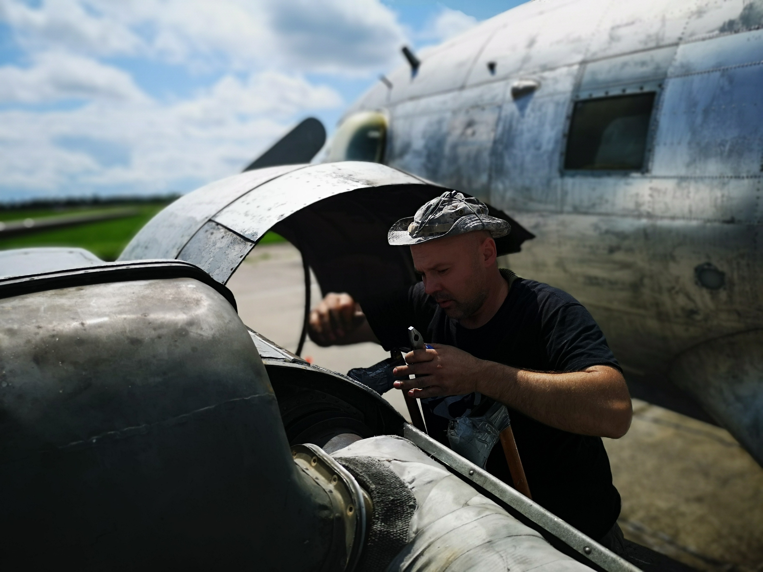 Ил-14Т «Голубая Мечта» (2019 г.). Фотоальбом показывающий увлекательный мир авиации и мир медведей Андрея Иванова