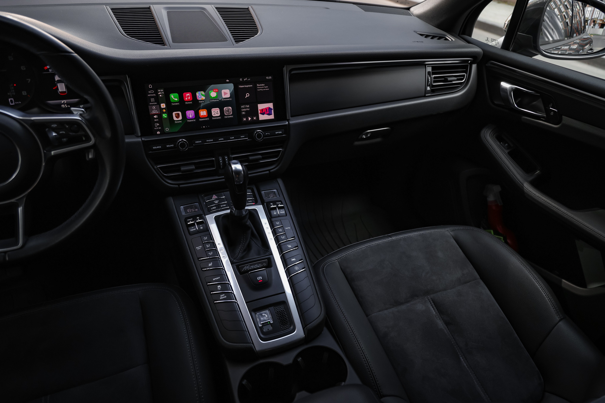 2020 PORSCHE MACAN. Mixturecaptures