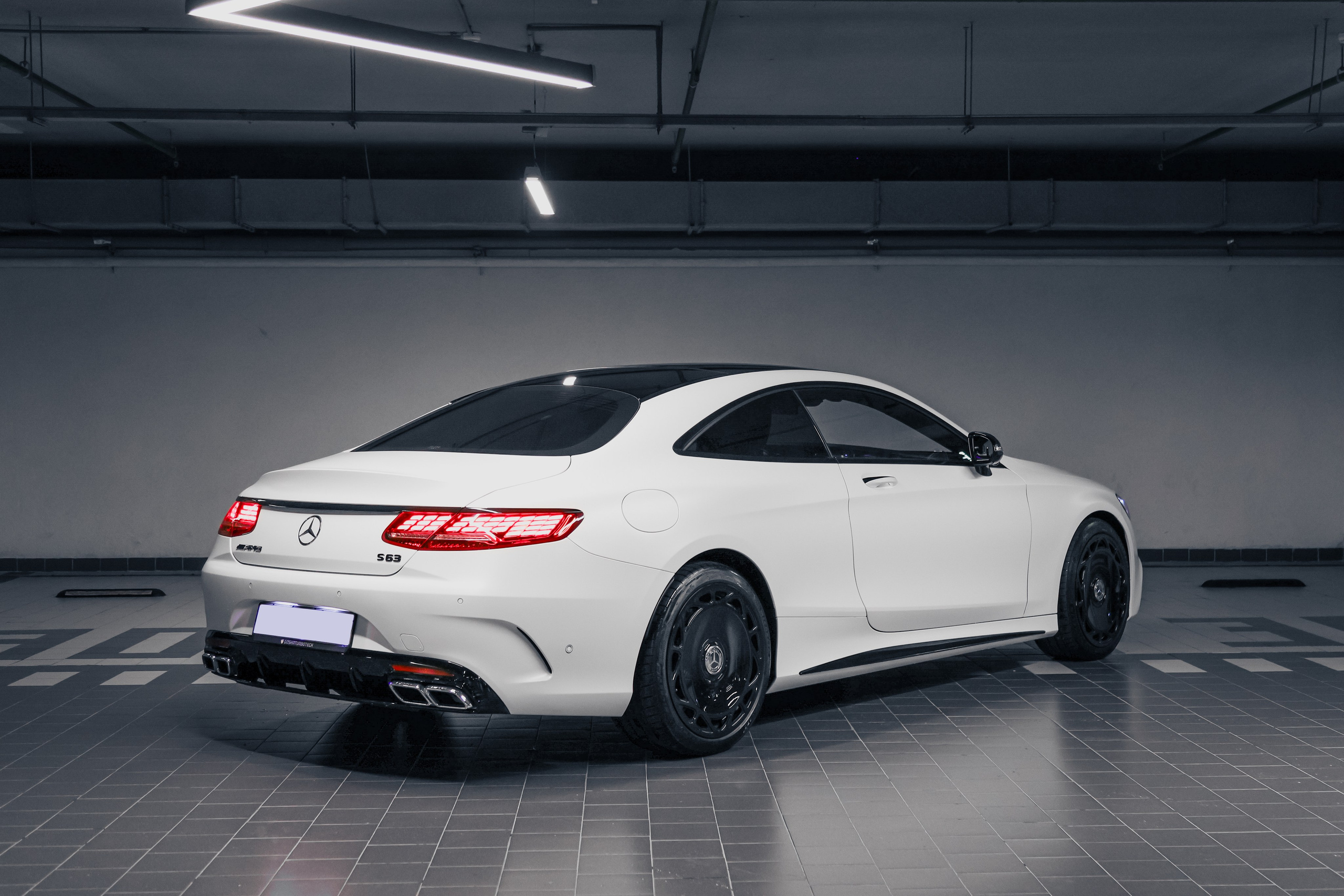 2020 MERCEDES BENZ S63 AMG WHITE ON BLACK $145,000 / 27,100 KM ODOMETER. Mixturecaptures