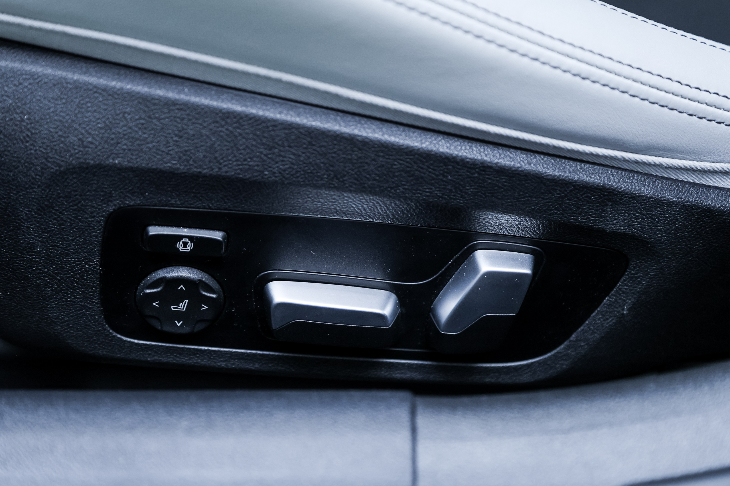 2022 BMW M8 COMPETITION RESTYLING FROM USA $145,000 / 17,500 KM ODOMETER. Mixturecaptures