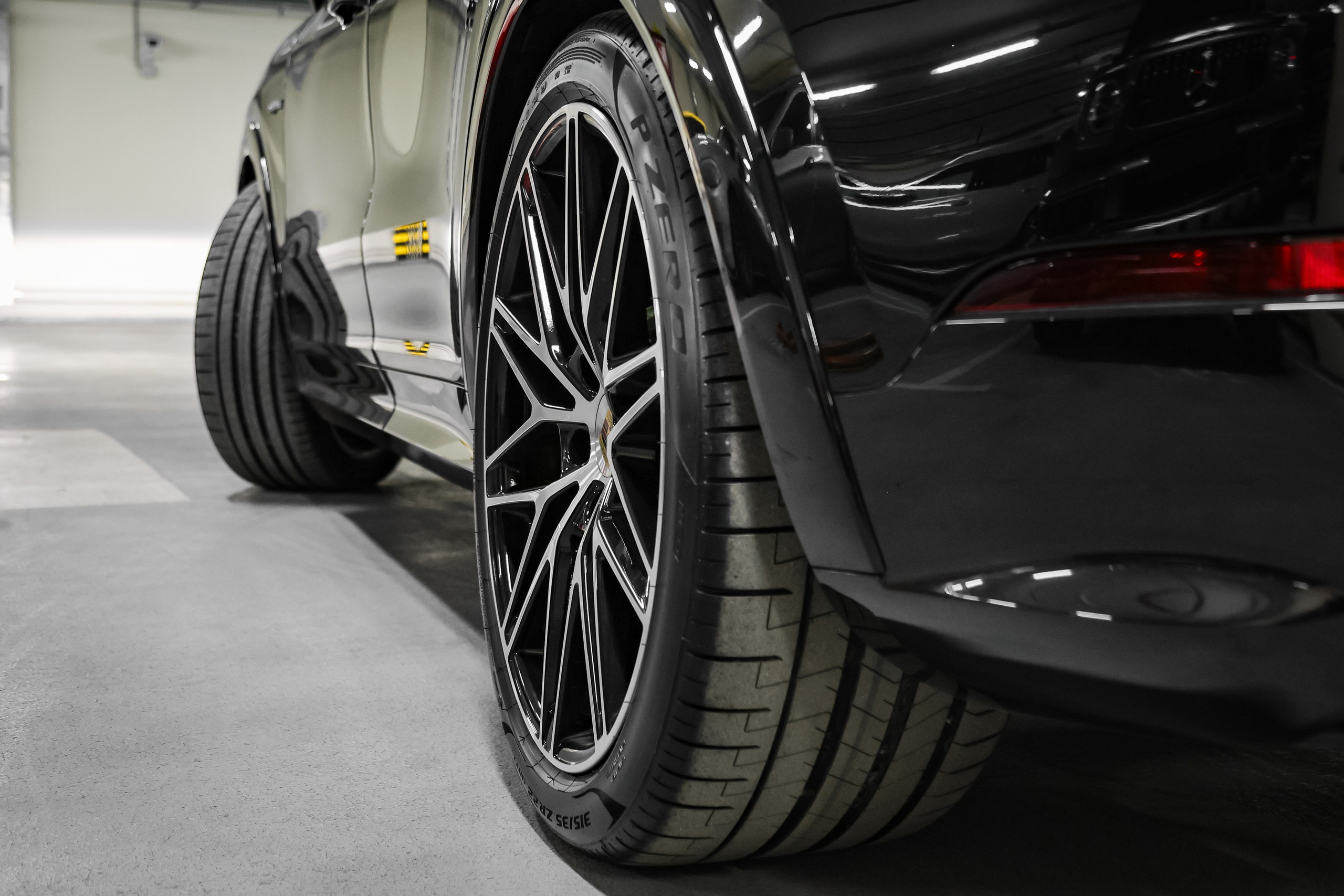 2025 PORSCHE CAYENNE COUPE E-Hybrid $185,000 NEW from EUROPE. Mixturecaptures