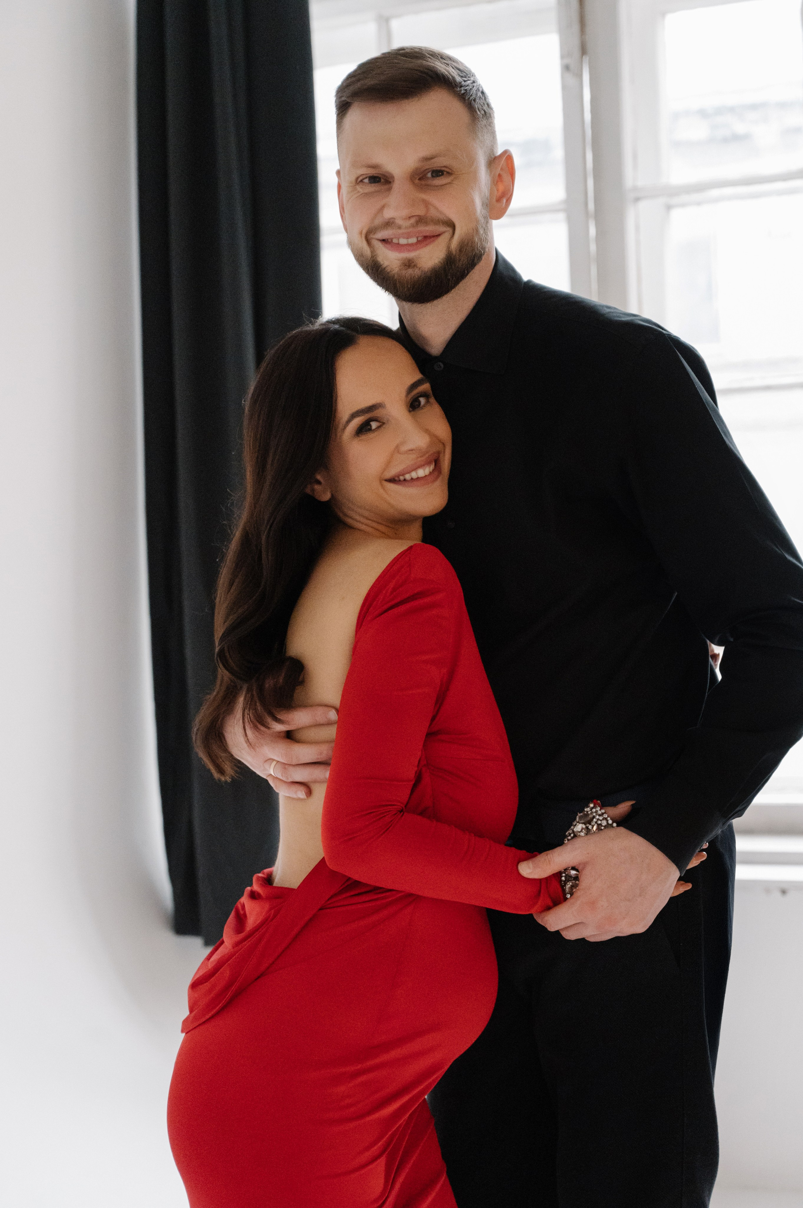 Яна. Профессиональный фотограф беременности в СПБ. Стильные фотосессии беременности в стиле минимализм и классическая фотография