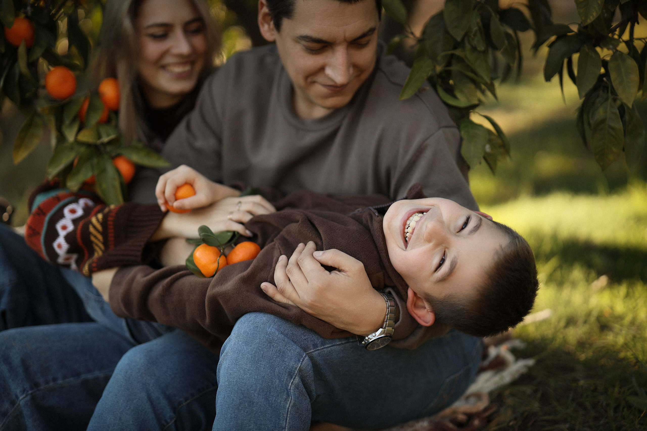 Фотосессия в мандариновом саду в Новом Афоне, Абхазия. Свадебный и семейный фотограф в Абхазии Жанна Соснина