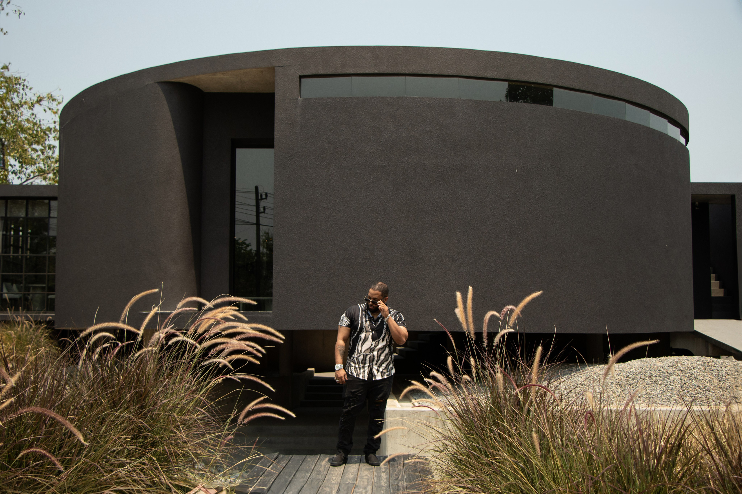 Remi Feliz. Portrait photographer in Thailand