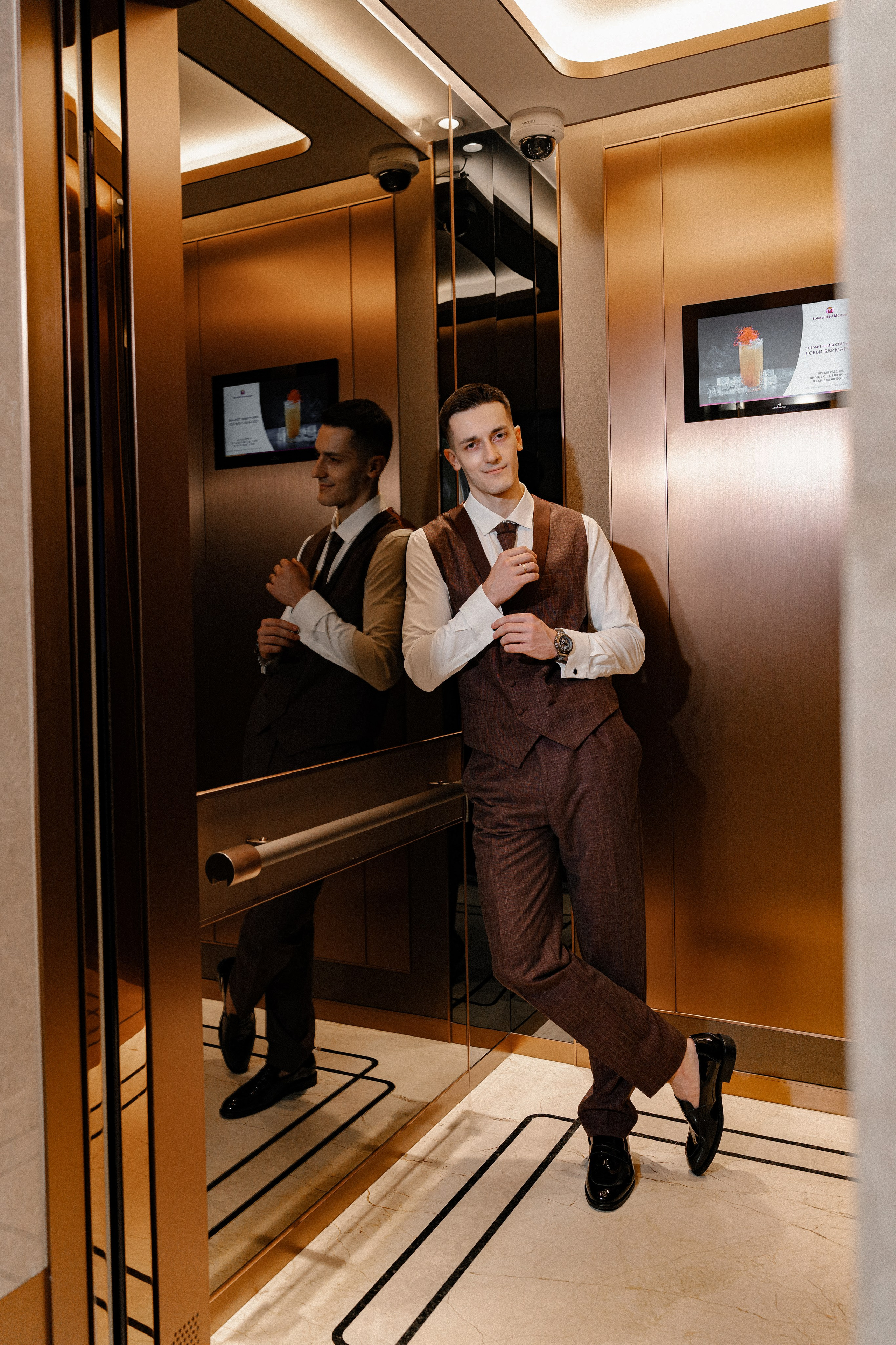 Свадебная фотосессия в Бутырском ЗАГС (Дворец Бракосочетания № 4) и прогулка в отеле Solux (Солюкс)