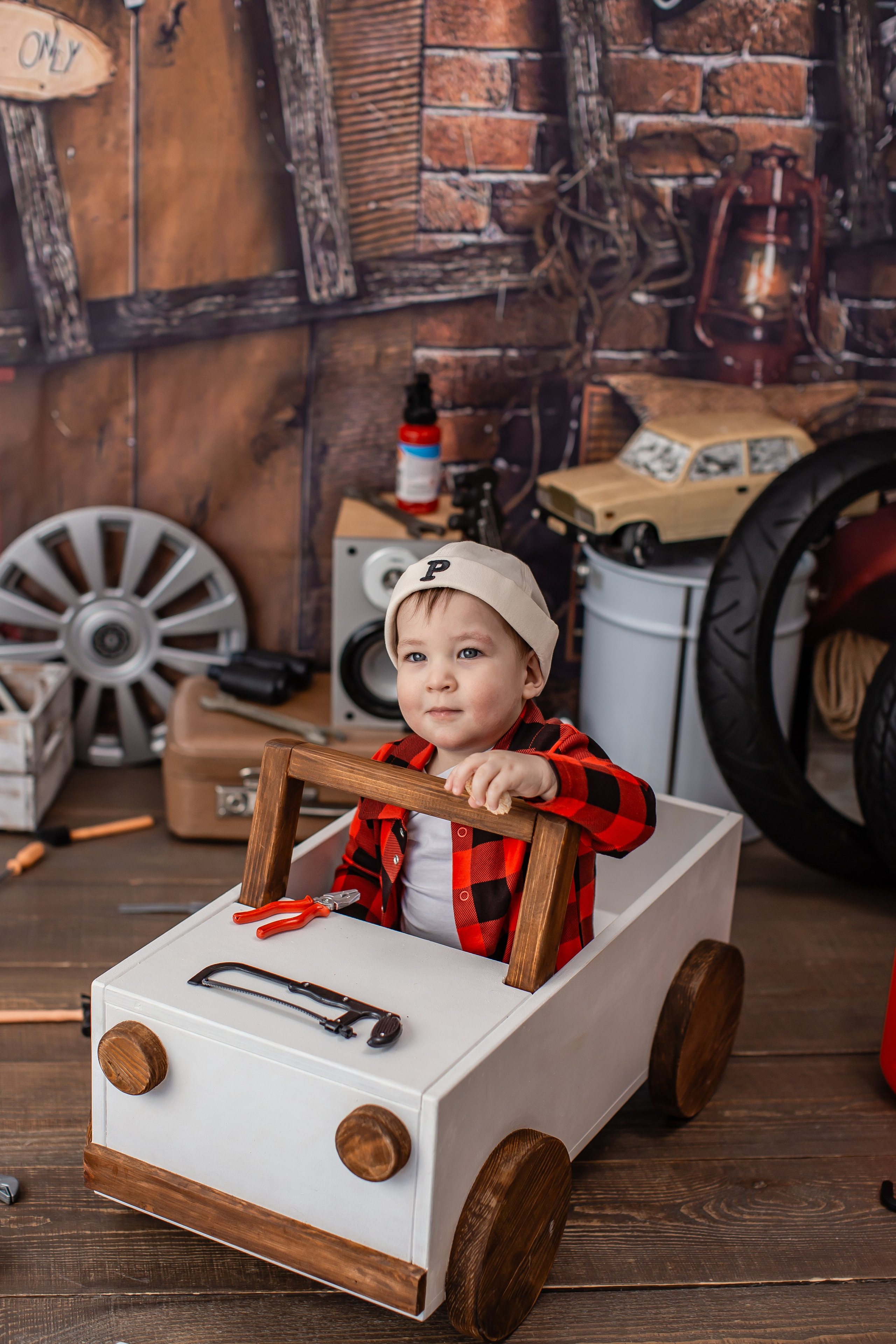 Фотодень " ГАРАЖ «(для 1-4 года) 20.09.26 г запись идёт. Детский семейный фотограф на первый годик город Новосибирск Дымова Светлана пакеты всё включено 1-3 года