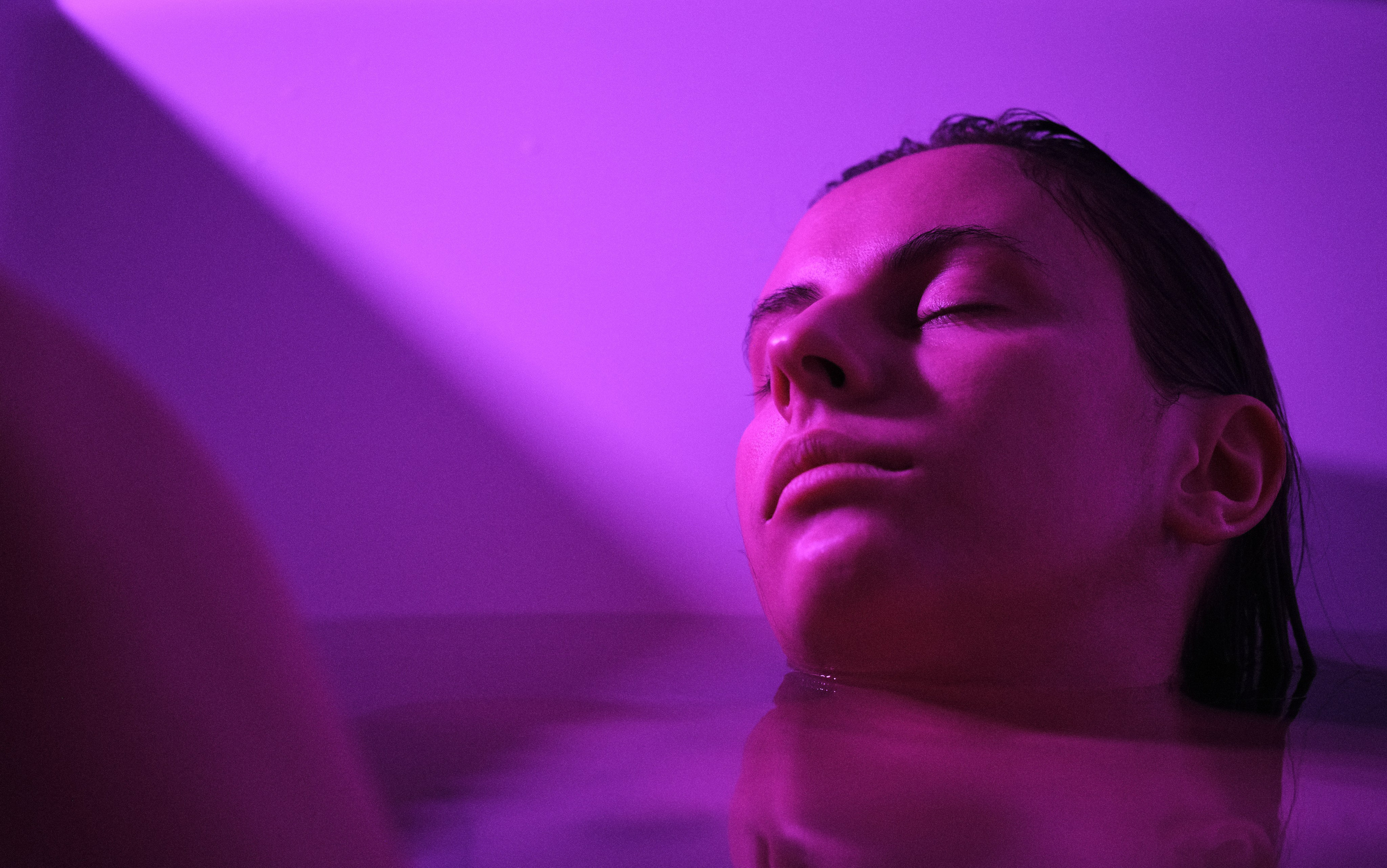 Фотоальбом с избранными женскими портретами