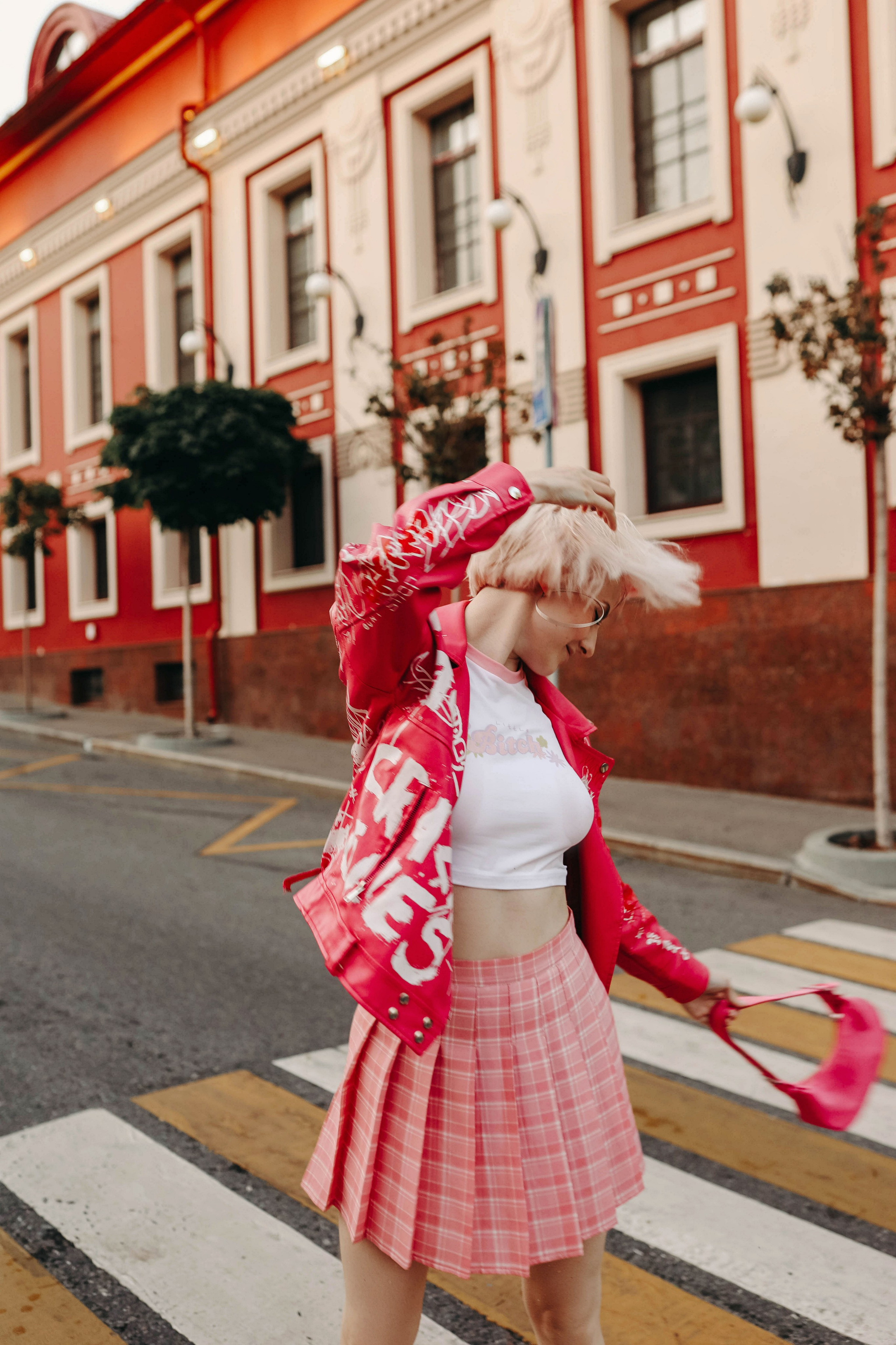 Женская летняя прогулочная фотосессия в Москве. Свадебный и семейный фотограф в Москве