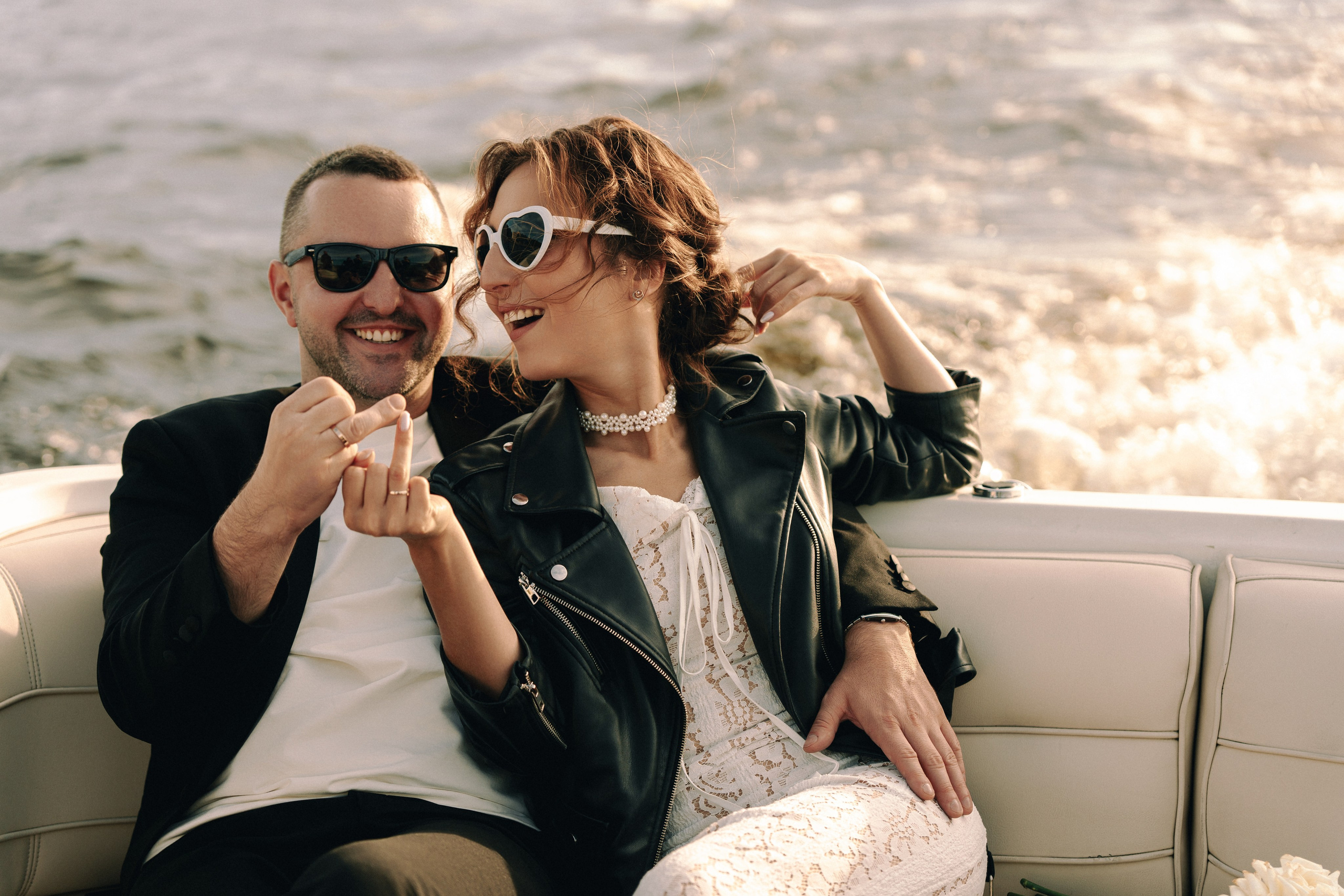 Свадебная фотосессия на катере. Свадебная фотосессия в Санкт-Петербурге.