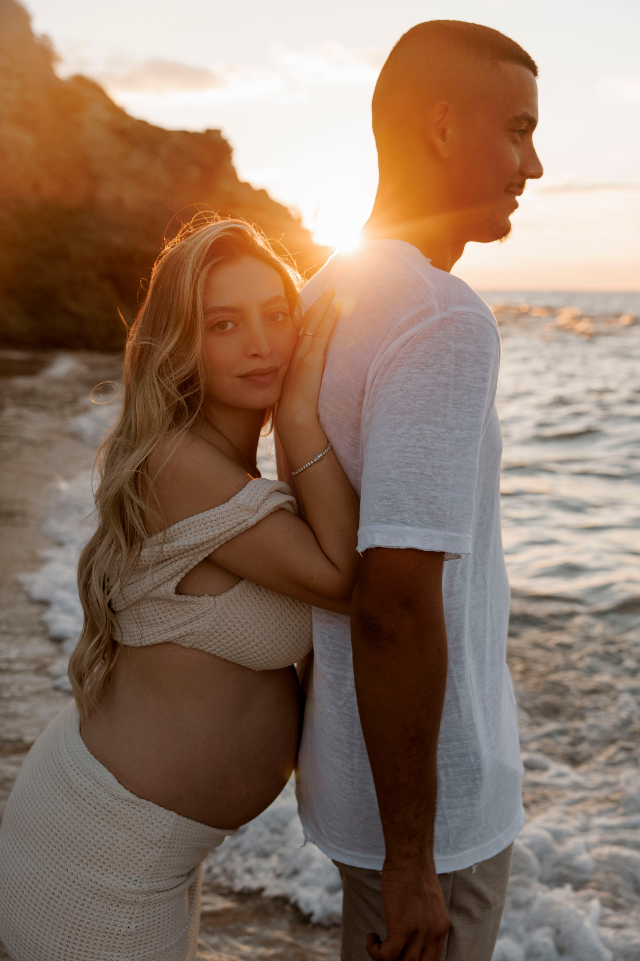 Pregnancy photoshoot near the sea. Wedding and family photographer