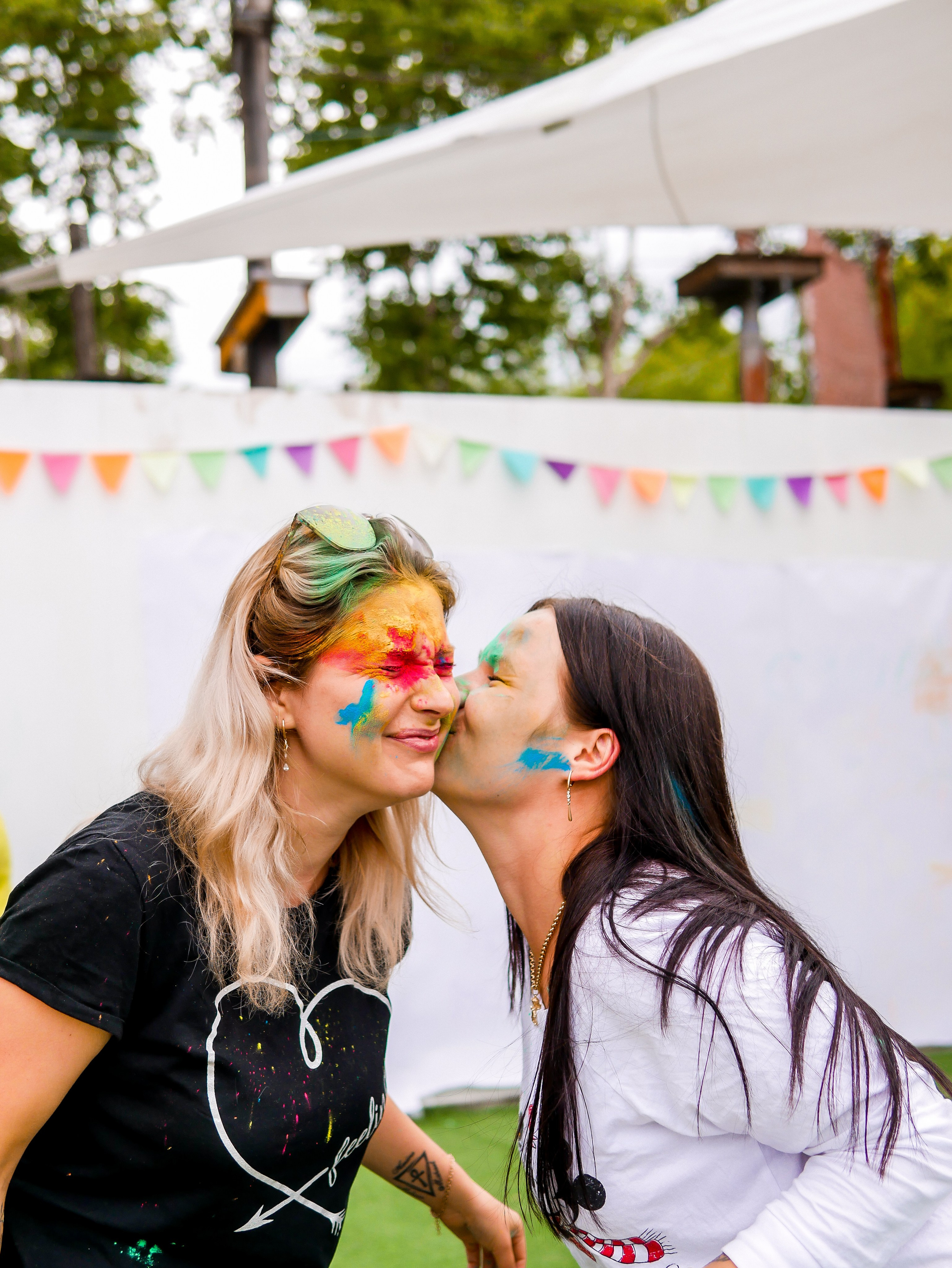 Корпоратив на природе с красками Холли. Фотограф Диана Воробьева Нижний Новгород