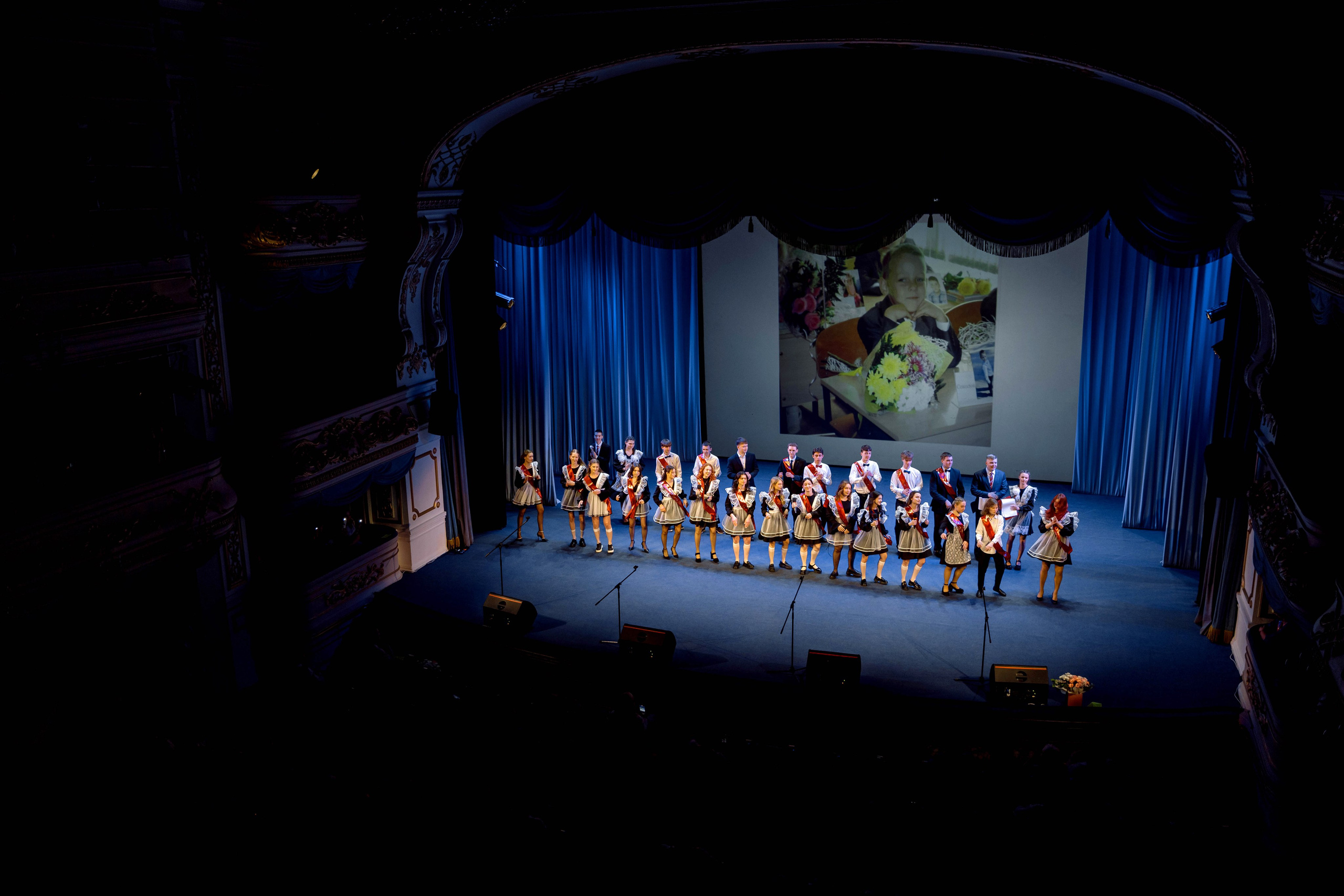 Гимназия 25 — последний звонок (Драм Театр). Свадебный фотограф Иркутск, репортажный фотограф Иркутск