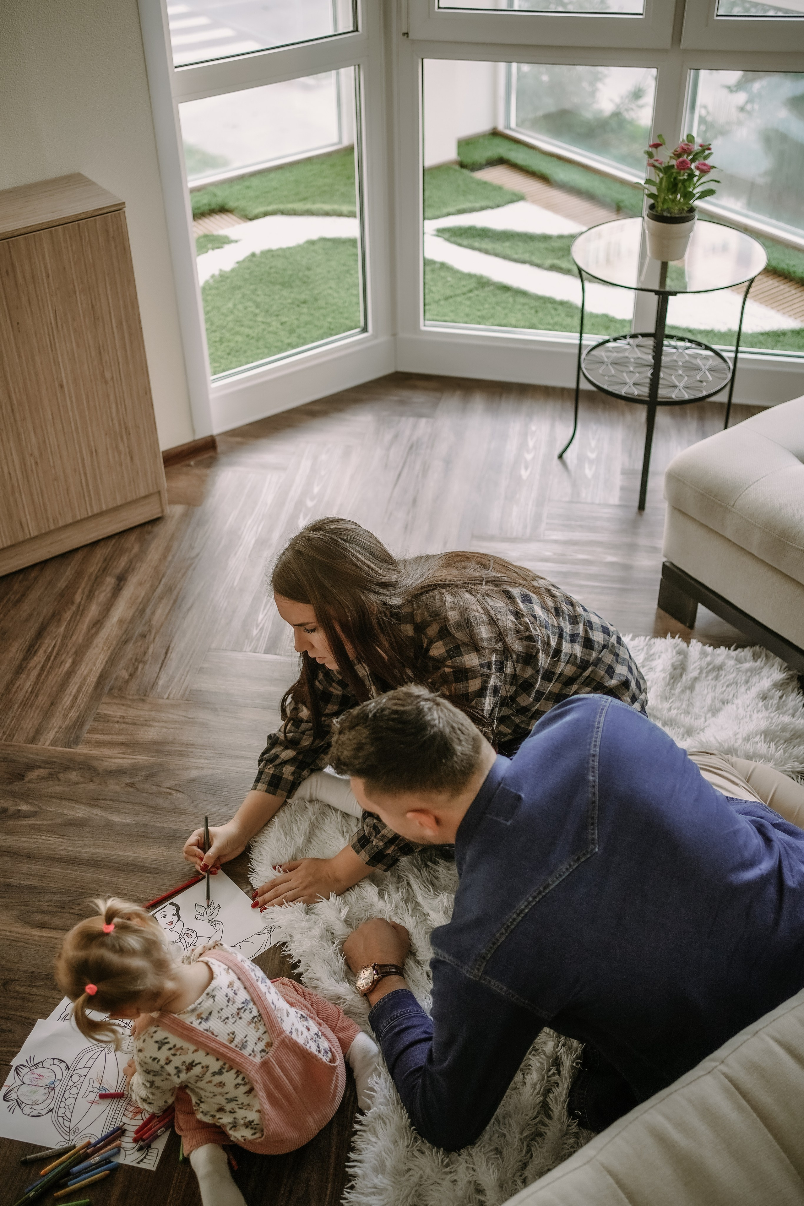 Карина, Андрей, Эмили. Главная