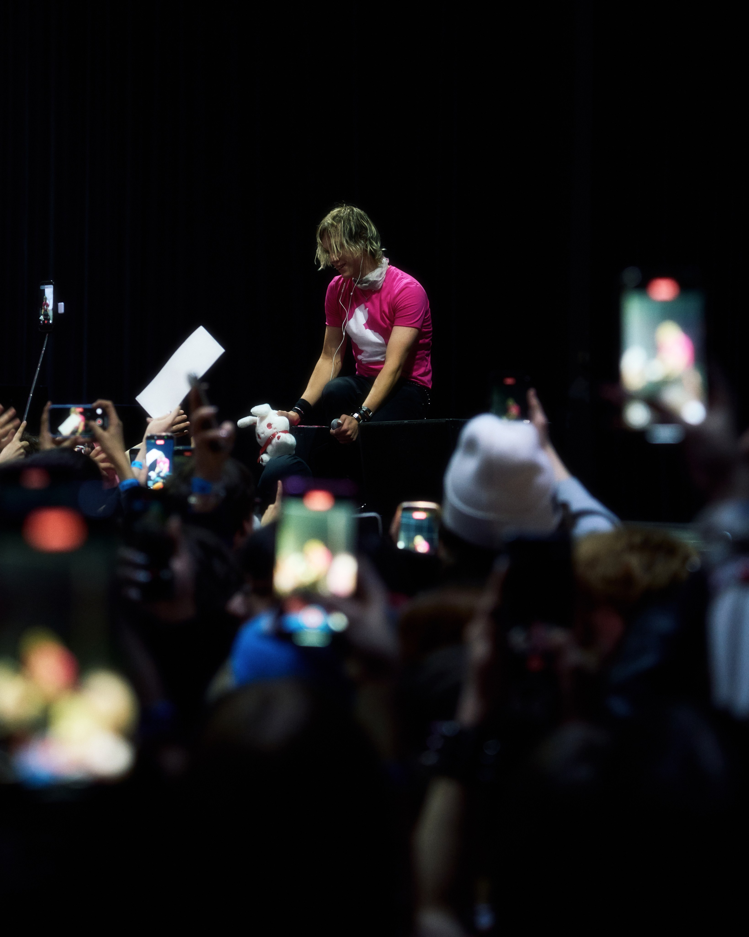 CONCERT. ANNA — PHOTOGRAPHER