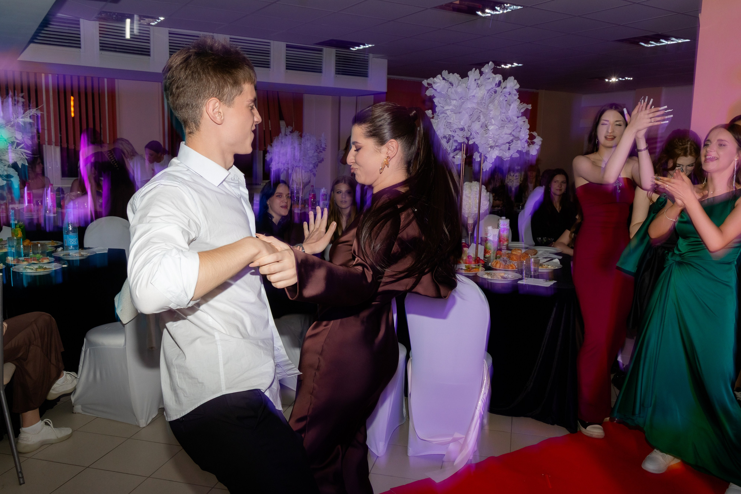 Школьный выпускной 2025 год в Минске, Беларуси. Свадебный фотограф в Минске/Беларуси Сергей Спиридонов