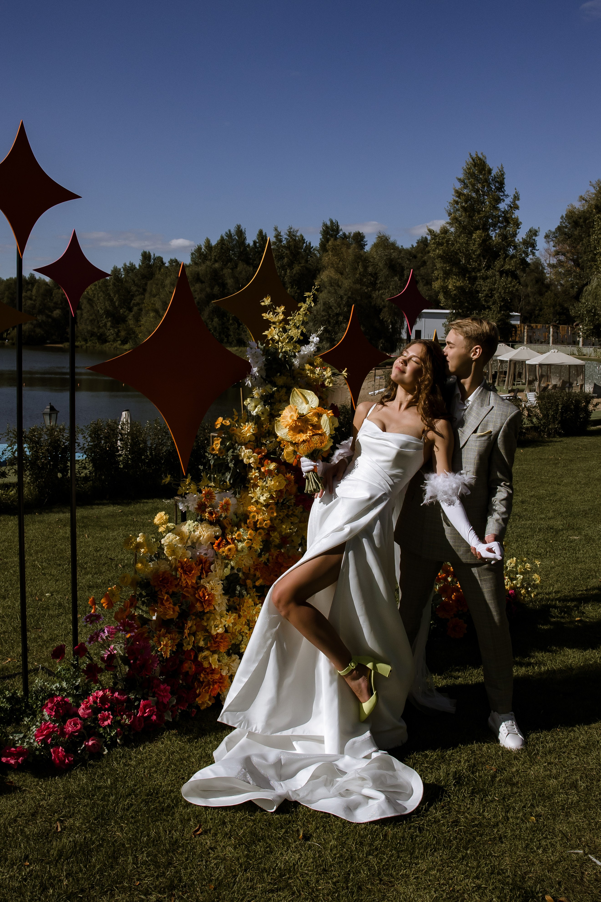 Яркая неоновая свадебная фотосессия в «Нет на карте». Свадебный и семейный фотограф в Самаре и Тольятти | Елена Топанцева