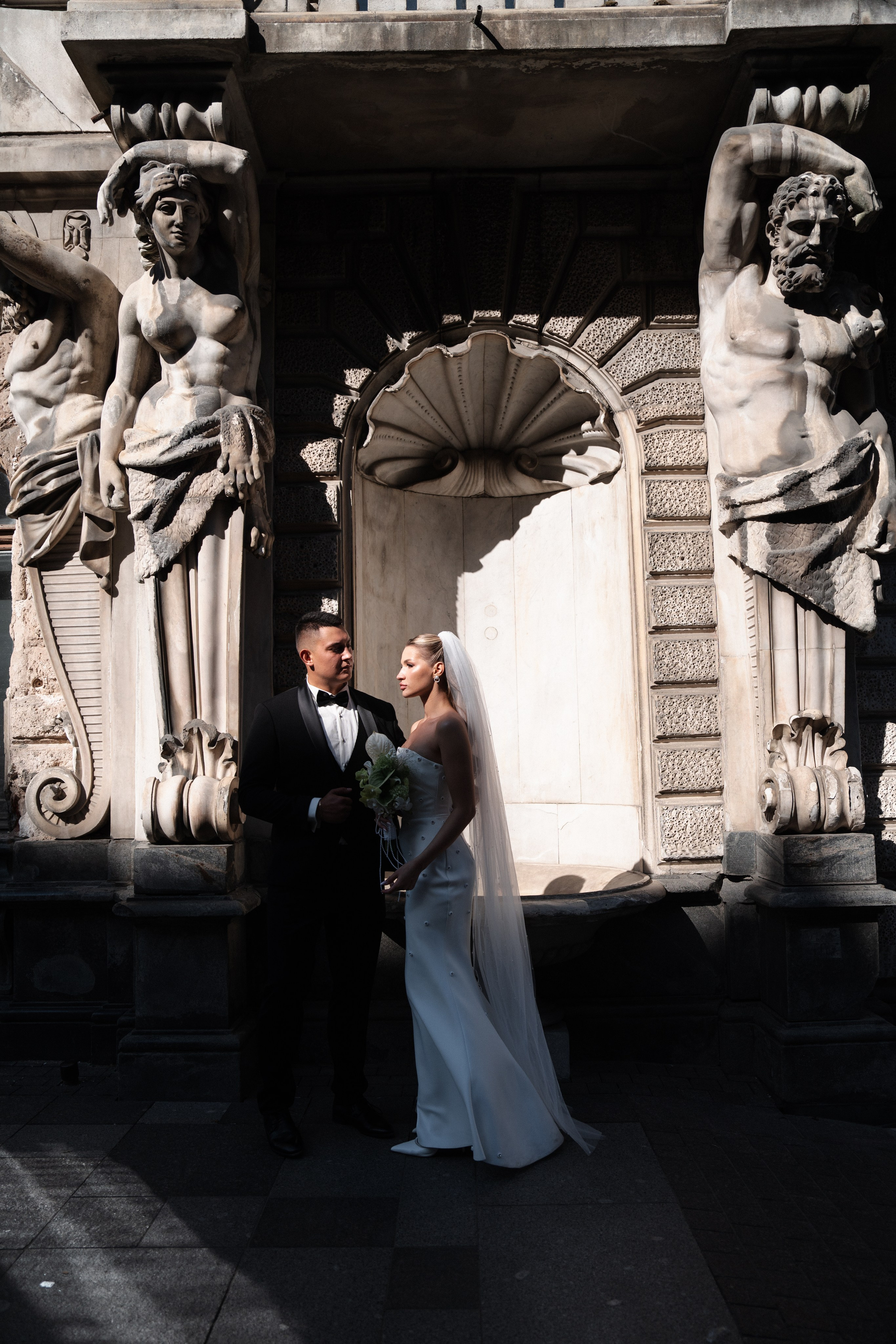 Виктория & Роман. Камерная городская свадьба в видовом ресторане в стиле современная классика. Свадебный фотограф организатор в Санкт-Петербурге Ассоль Опарина