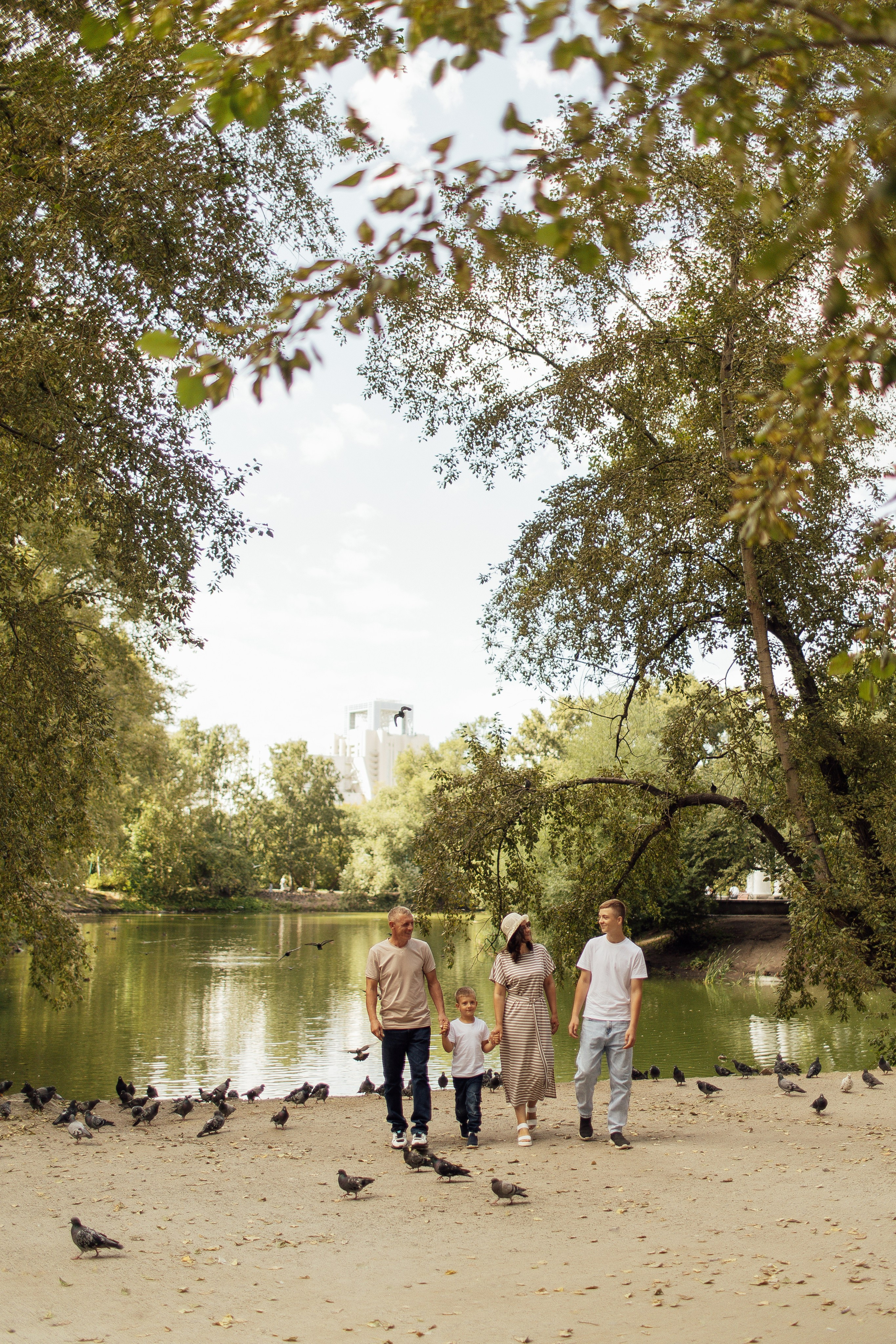 Прогулка в Харитоновском парке. Семейная съемка — это красивый способ признаться своей семье в любви