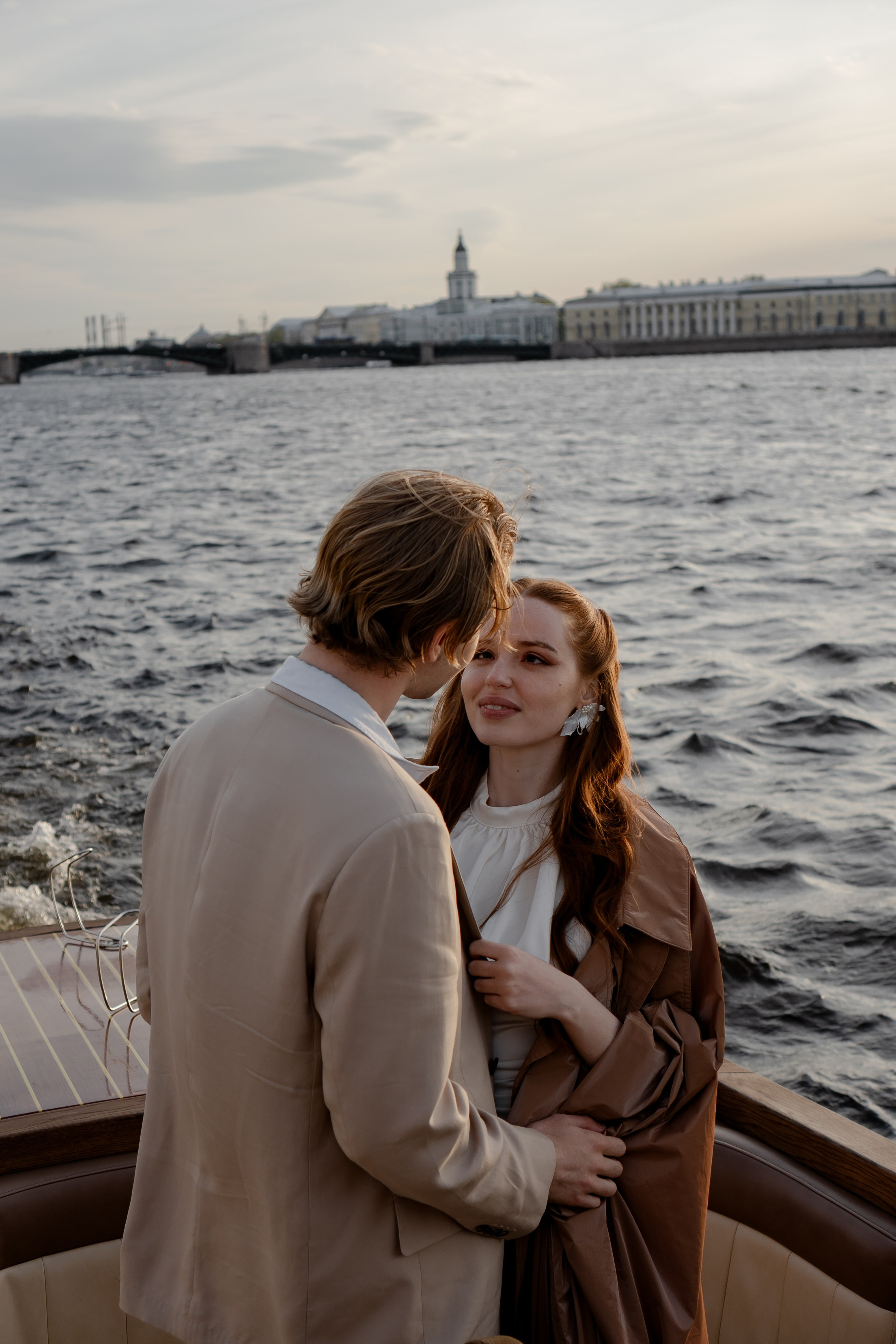 СВАДЕНБНАЯ СЬЕМКА НА КАТЕРЕ ПО КАНАЛАМ САНКТ-ПЕТЕРБУРГА И В АКВАТОРИИ НЕВЫ. Профессиональный фотограф, Санкт-Петербург — Виктория Богомолова