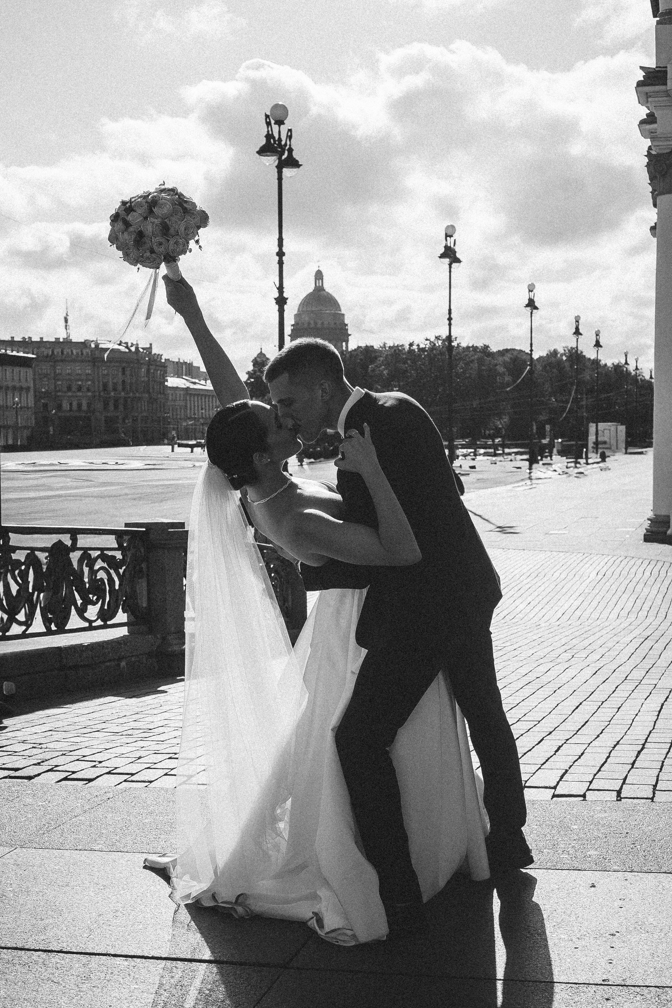 СВАДЕБНАЯ ПРОГУЛКА В САНТК-ПЕТЕРБУРГЕ (ИСАКИЕВСКИЙ СОБОР, ЗИМНЯЯ КАНАВКА, ЭРМИТАЖ И БОЛЬШАЯ МОРСКАЯ УЛИЦА). Профессиональный фотограф, Санкт-Петербург — Виктория Богомолова