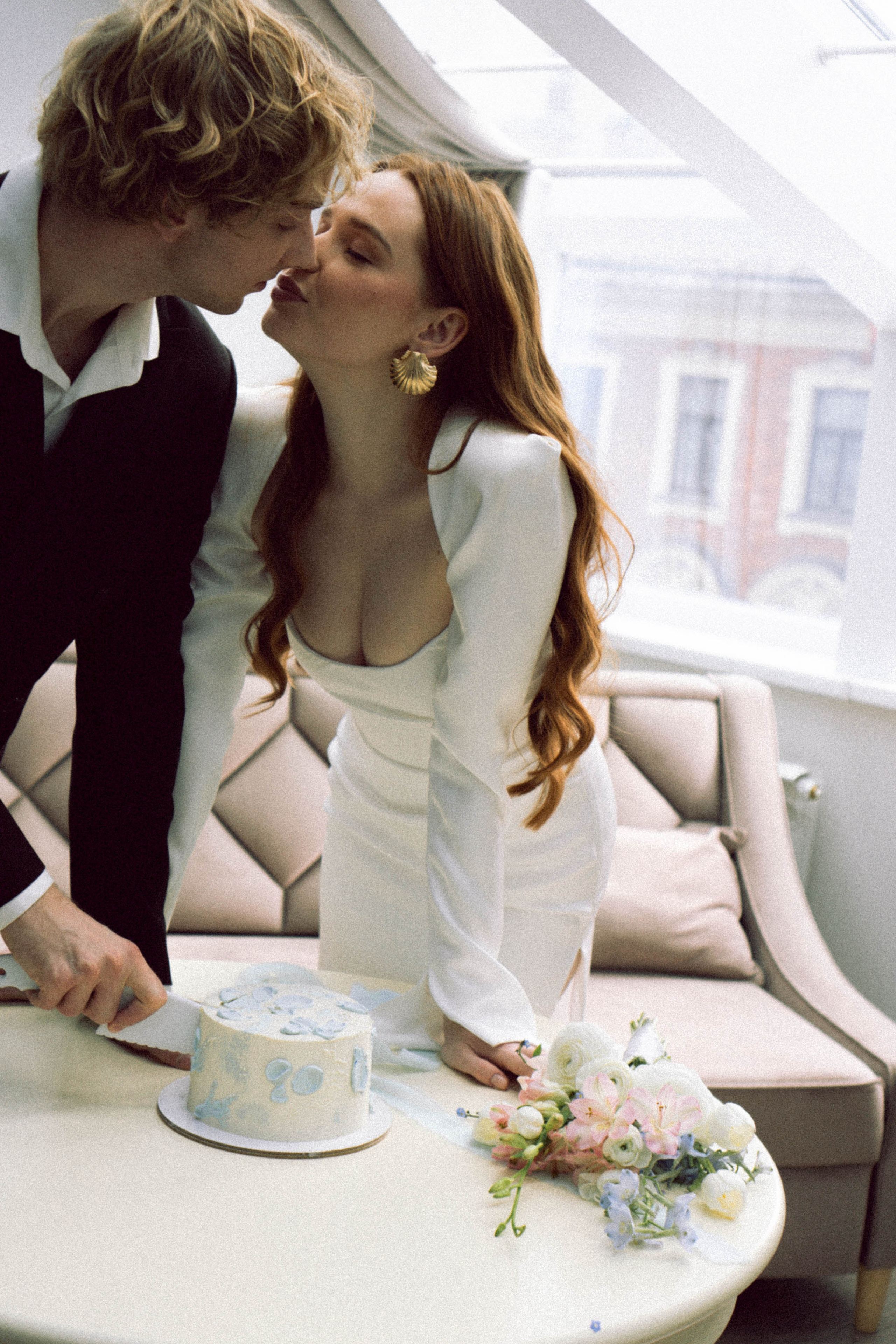 СВАДЕБНАЯ СЬЕМКА В ОТЕЛЕ. СБОРЫ ЖЕНИХА И НЕВЕСТЫ И ТАКЖЕ ТОР И ПОДГОТОВКА К ПРОГУЛКЕ. Профессиональный фотограф, Санкт-Петербург — Виктория Богомолова