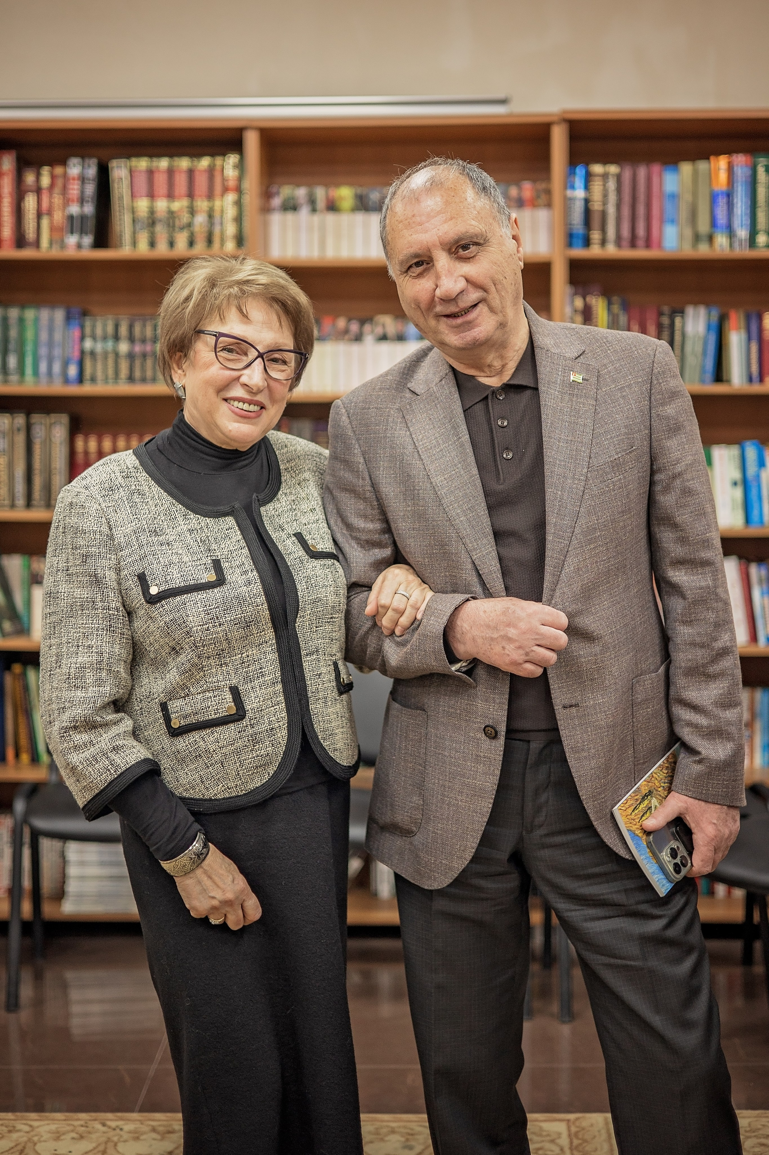 Художник, искусствовед Александр Лозовой. Свадебный и семейный фотограф в Абхазии Эля Цишба
