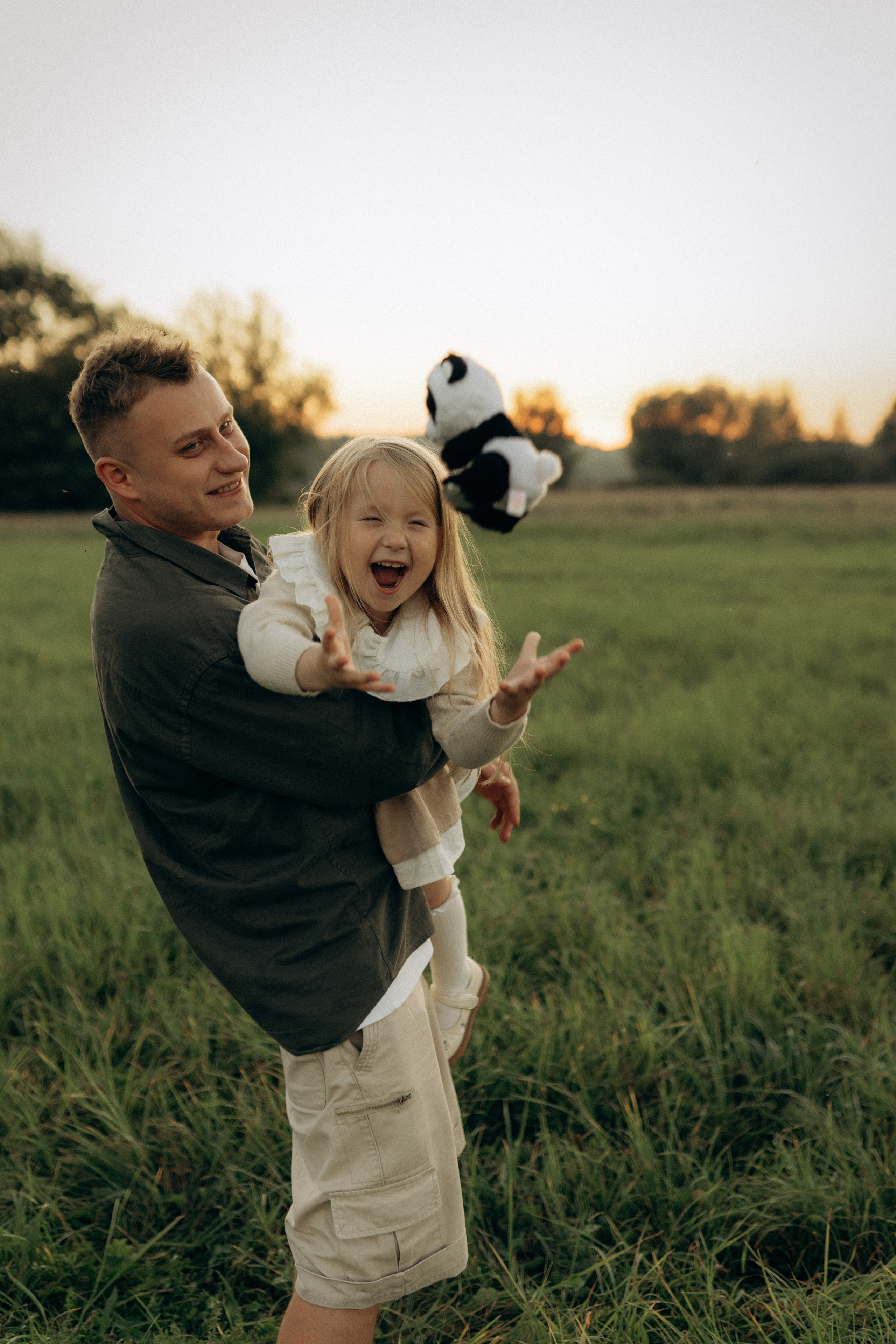 Летний вечер в поле. Семейный lifestyle фотограф в Москве Рената Рафикова
