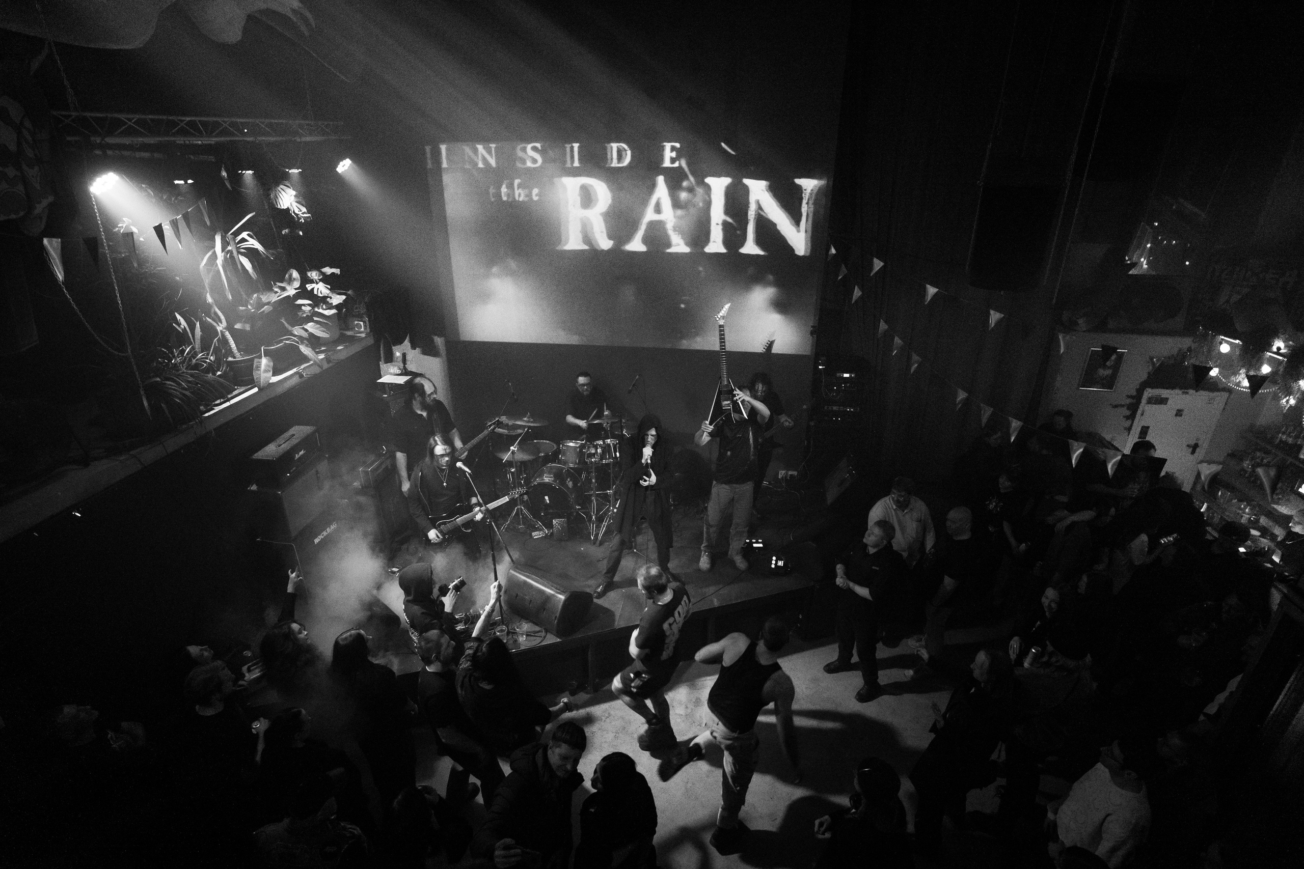 Inside the Rain|Ласточка. Концертный и репортажный фотограф в Санкт-Петербурге Слава Пахомов