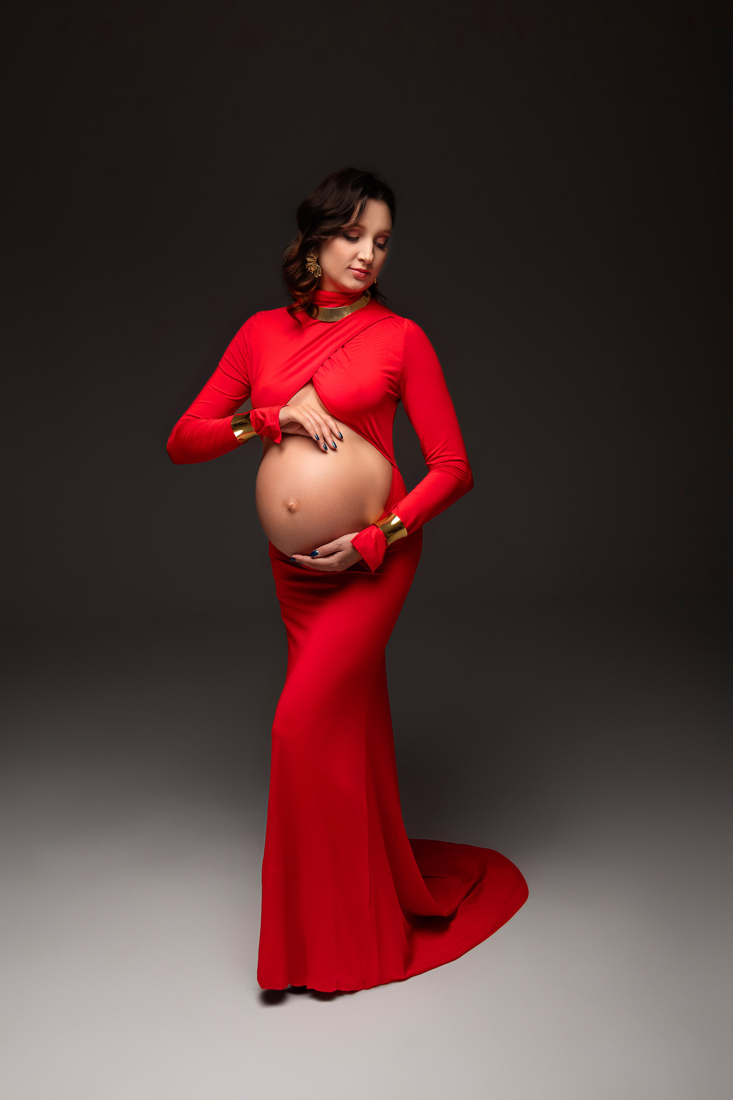 Красное платье с открытым животом. Фотограф Анна Качан