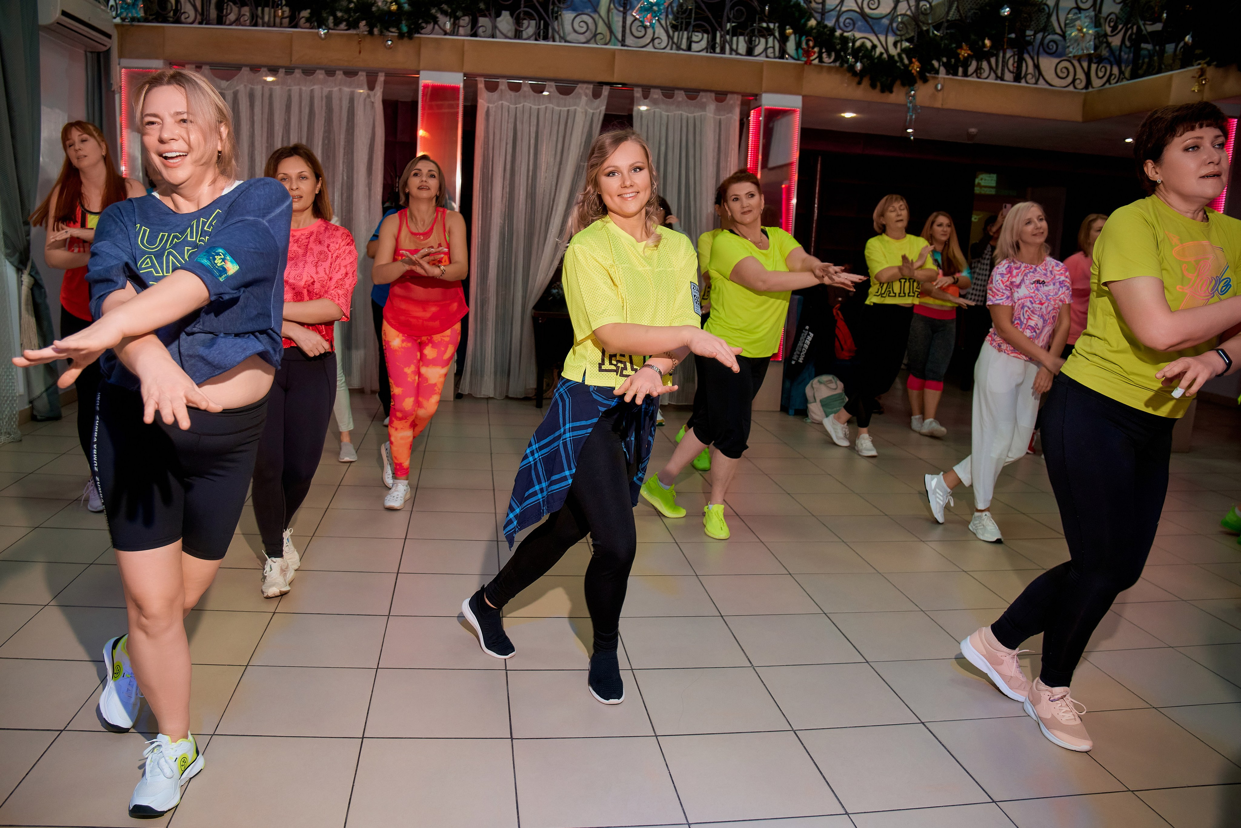 Благотворительная тренировка ЗУМБА. Арт-кафе «Чайка». Фотограф Таганрог Анна Трайжон