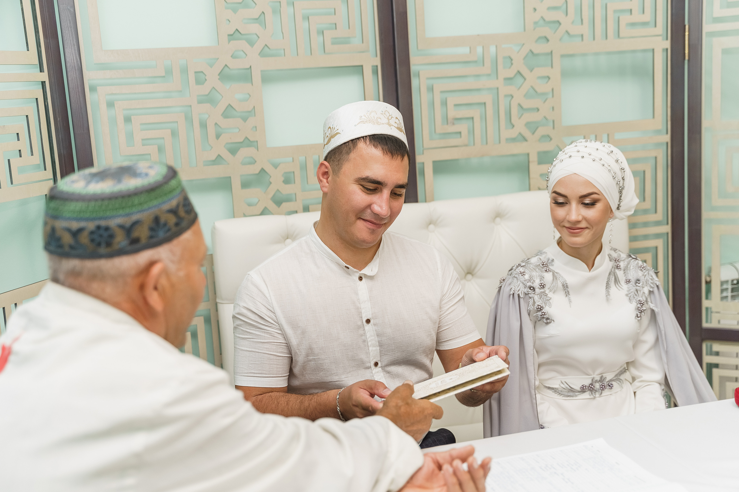 Венер и Линара, Соборная мечеть им. Хусаин-Бека. Свадебный семейный фотограф Ксения Божко Уфа Раевка никах в Нарыстау