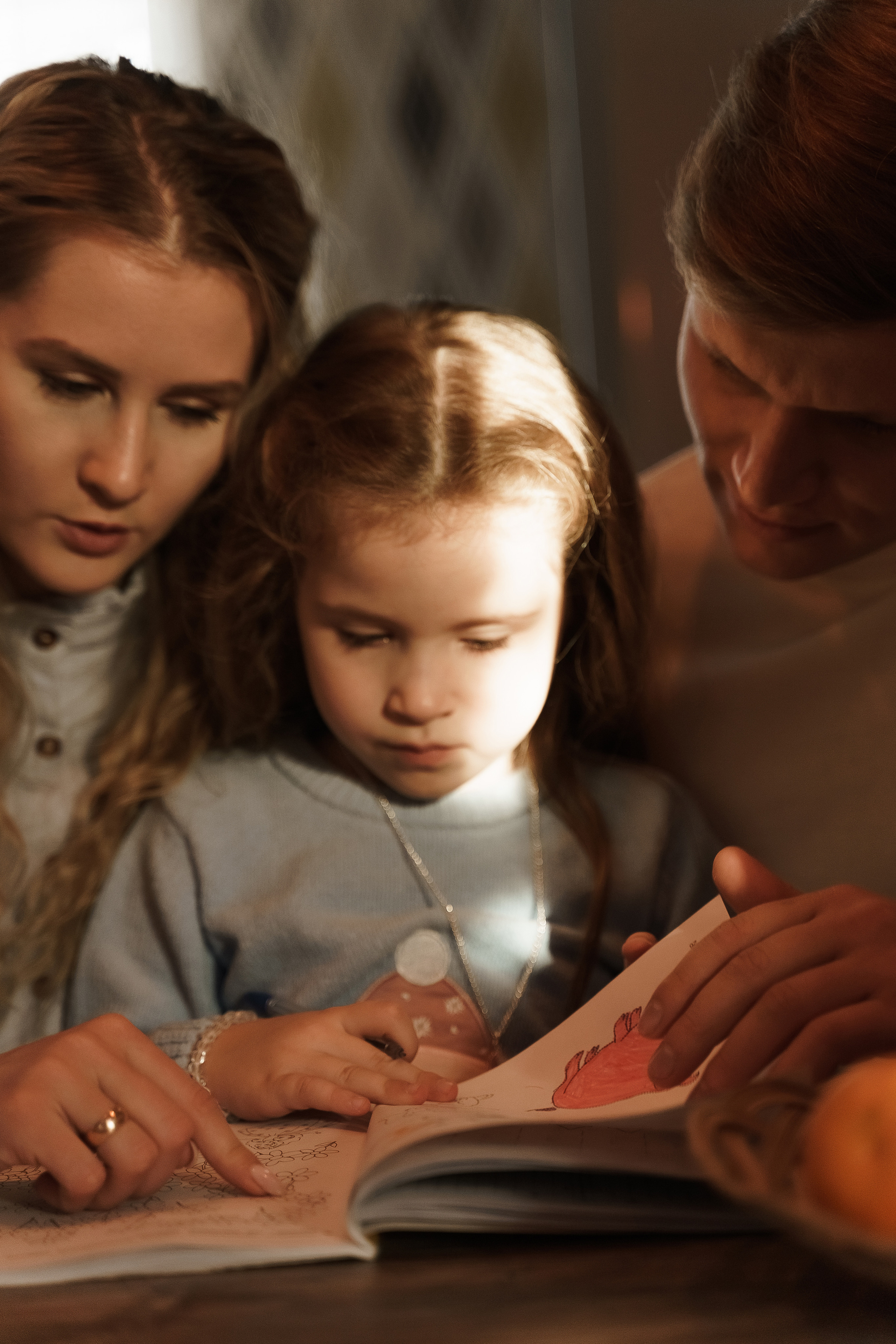 Алина, Алик и Малика — Новый год дома. Свадебный семейный фотограф Ксения Божко Уфа Раевка никах в Нарыстау