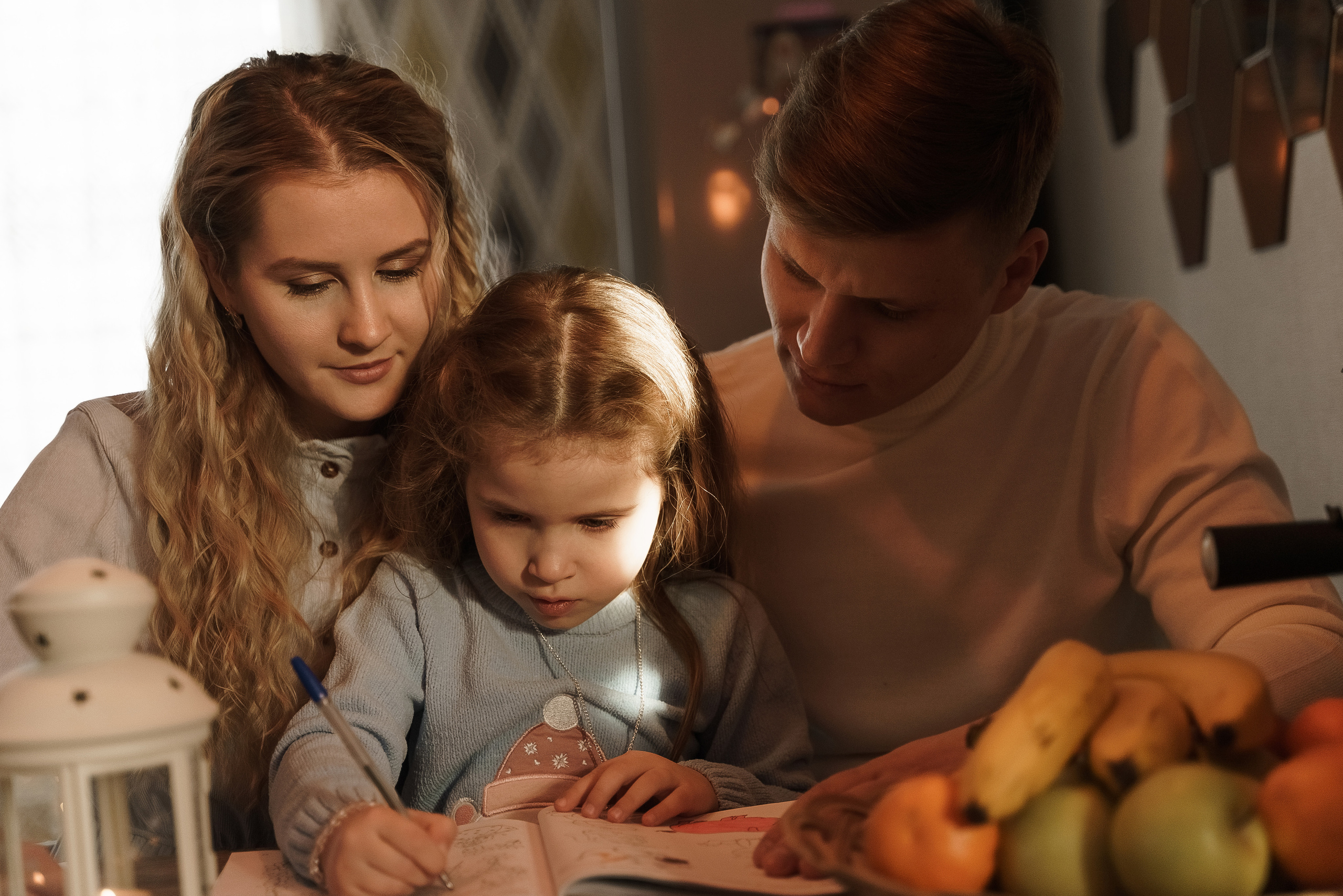Алина, Алик и Малика — Новый год дома. Свадебный семейный фотограф Ксения Божко Уфа Раевка никах в Нарыстау