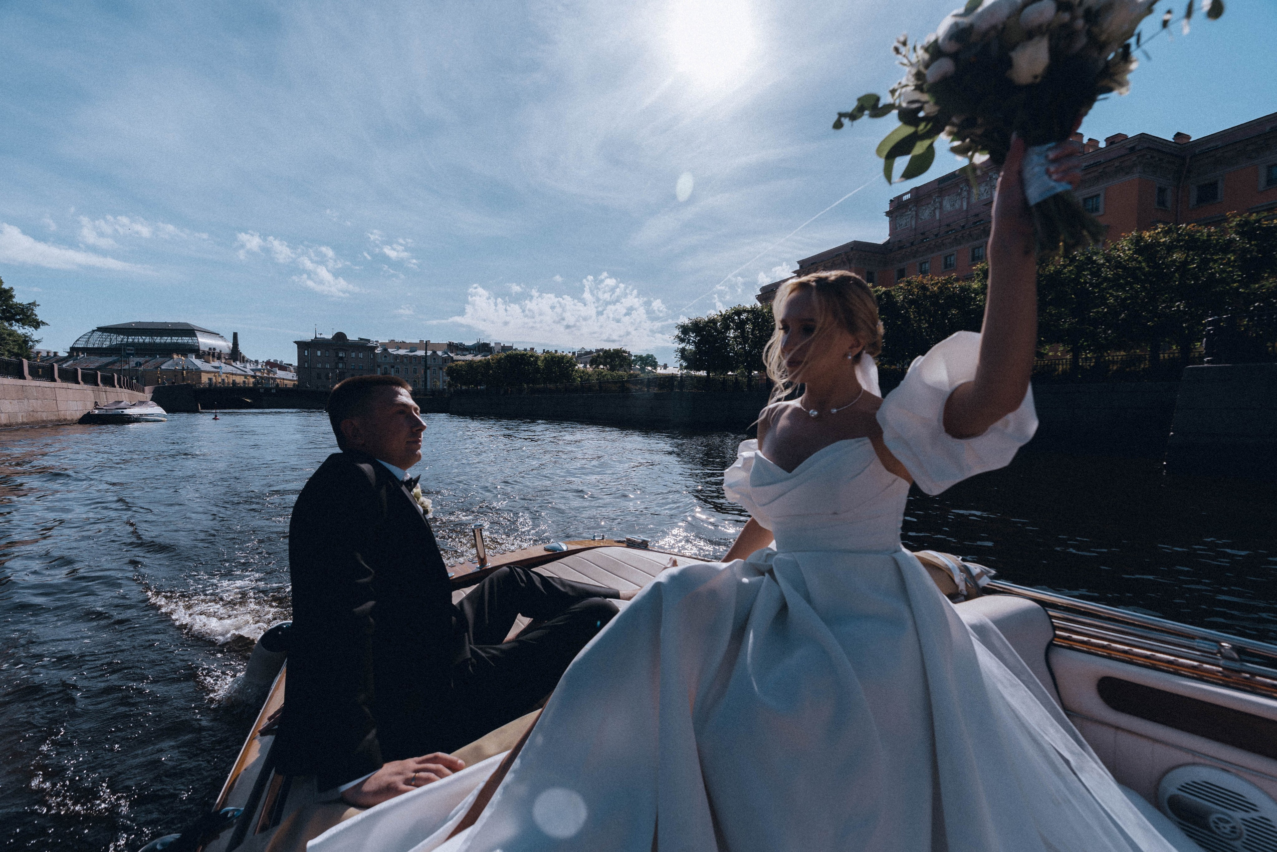 СВАДЕНБНАЯ СЬЕМКА НА КАТЕРЕ ПО КАНАЛАМ САНКТ-ПЕТЕРБУРГА И В АКВАТОРИИ НЕВЫ. Профессиональный фотограф, Санкт-Петербург — Виктория Богомолова
