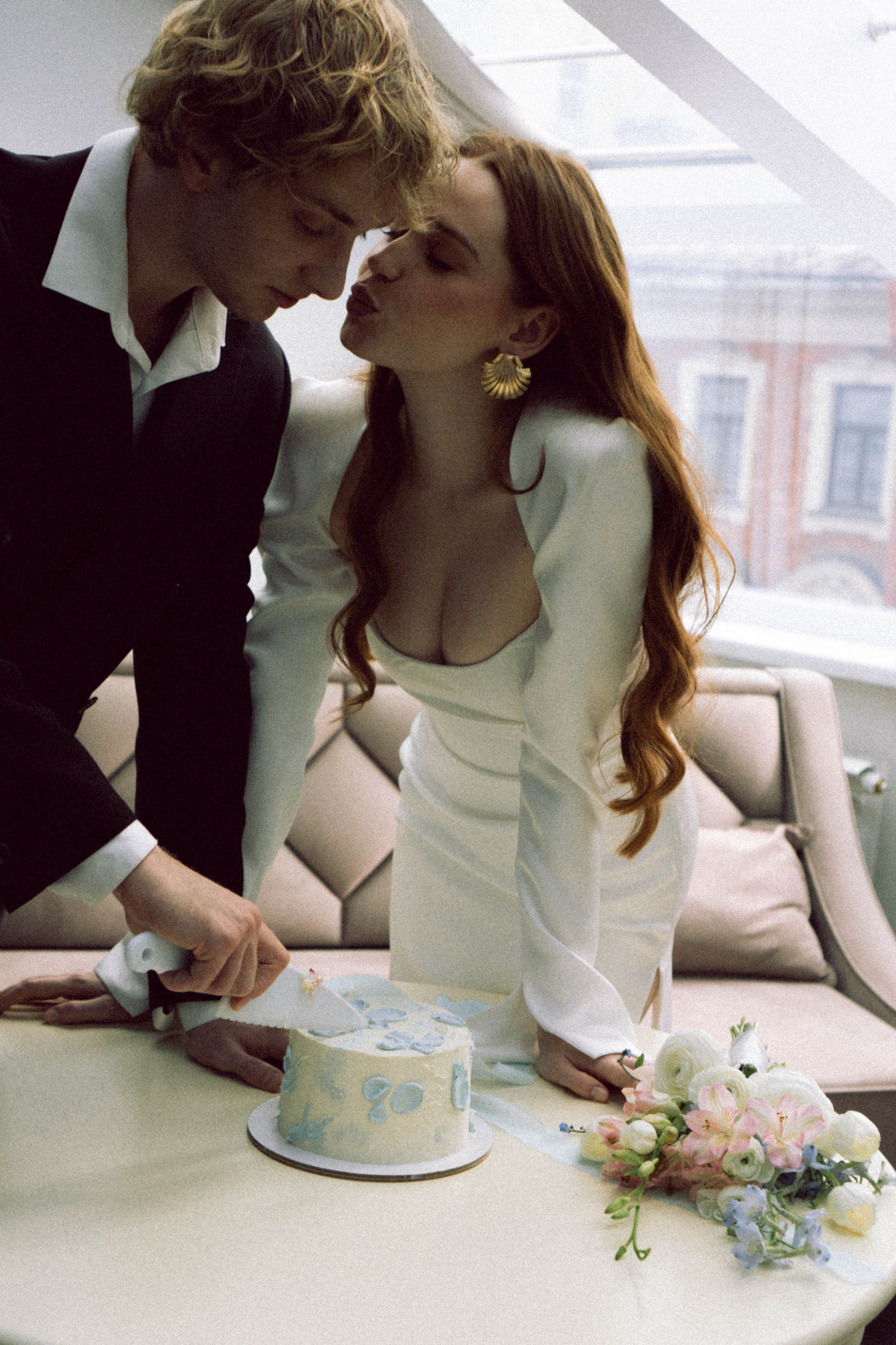 СВАДЕБНАЯ СЬЕМКА В ОТЕЛЕ. СБОРЫ ЖЕНИХА И НЕВЕСТЫ И ТАКЖЕ ТОР И ПОДГОТОВКА К ПРОГУЛКЕ. Профессиональный фотограф, Санкт-Петербург — Виктория Богомолова