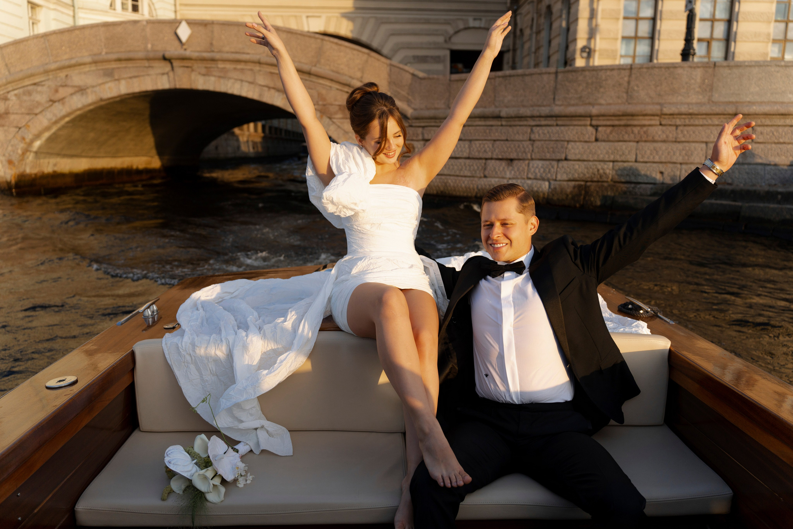 Настя и Лёша. Прогулка по Питеру. Катер. На цифру и плёнку. Свадебный фотограф Катерина Чулкова