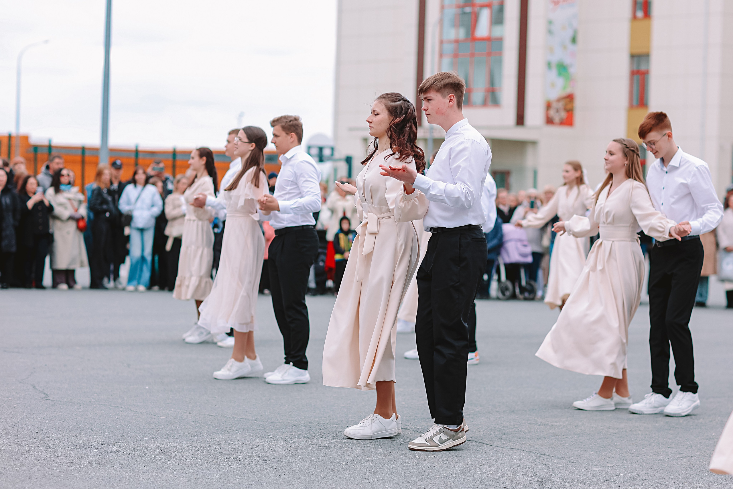 Последний звонок. Семейный фотограф Тюмень, фотограф на роды Салмина Мария