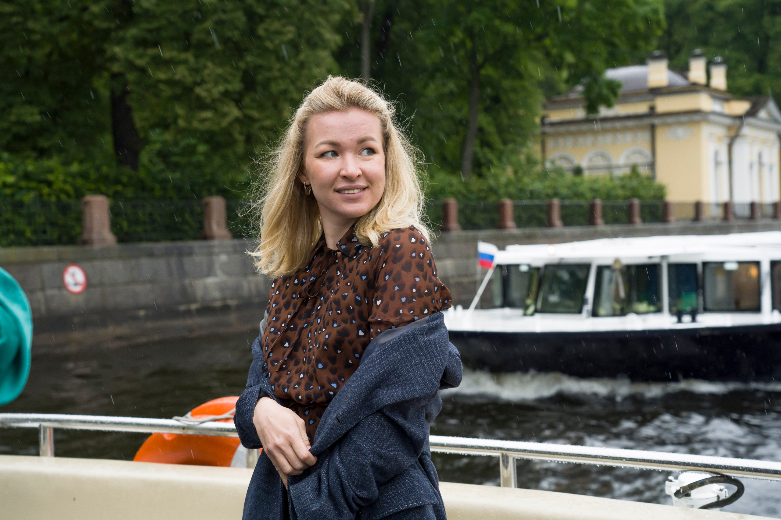 На теплоходе праздник. Фотограф в Санкт-Петербурге. Репортажная и все съёмки для бизнеса