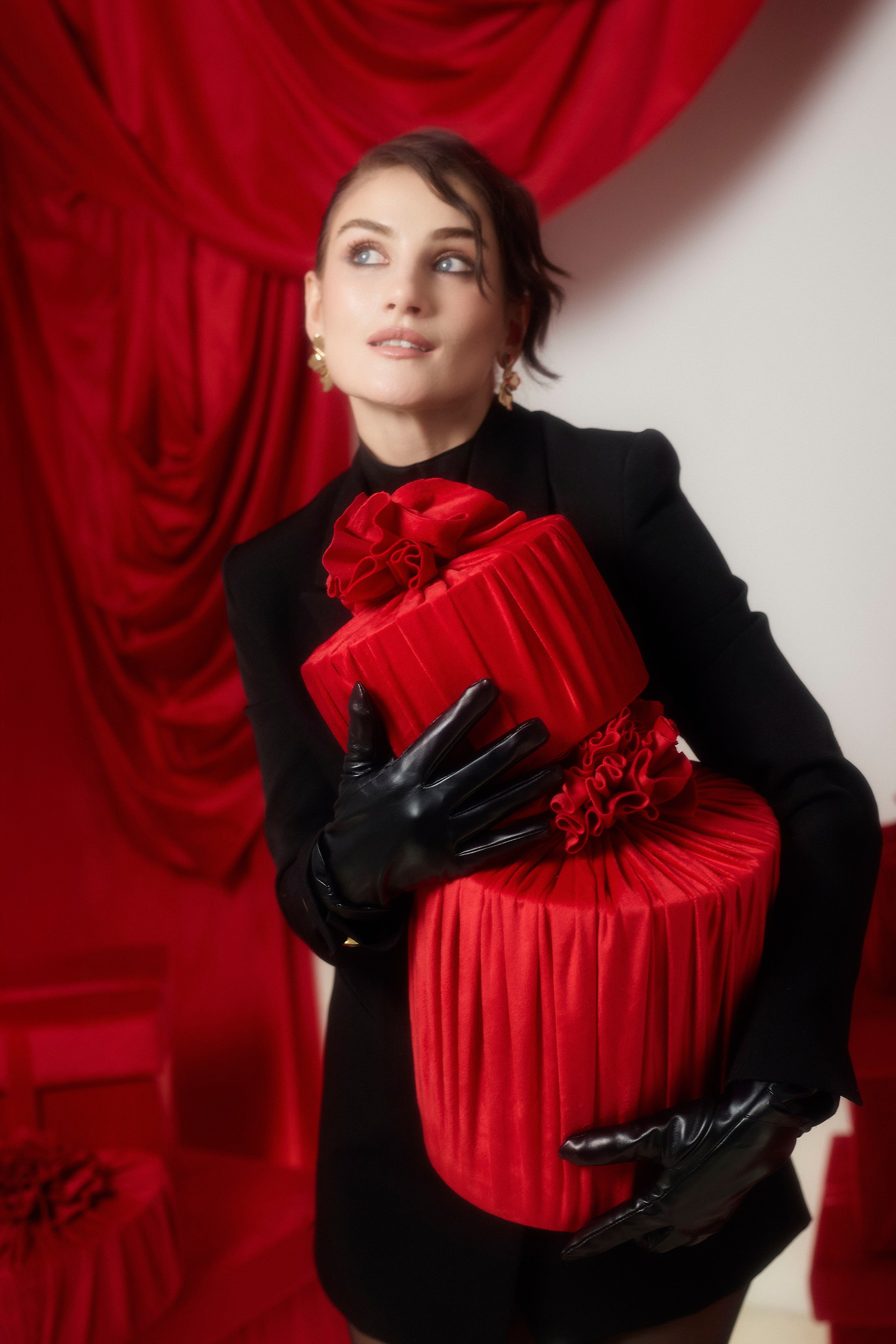 студийная новогодняя съемка  съемка девушки в нарядном праздничном платье в студии фотограф питер санкт-петербург женский портрет женская портретная съемка 