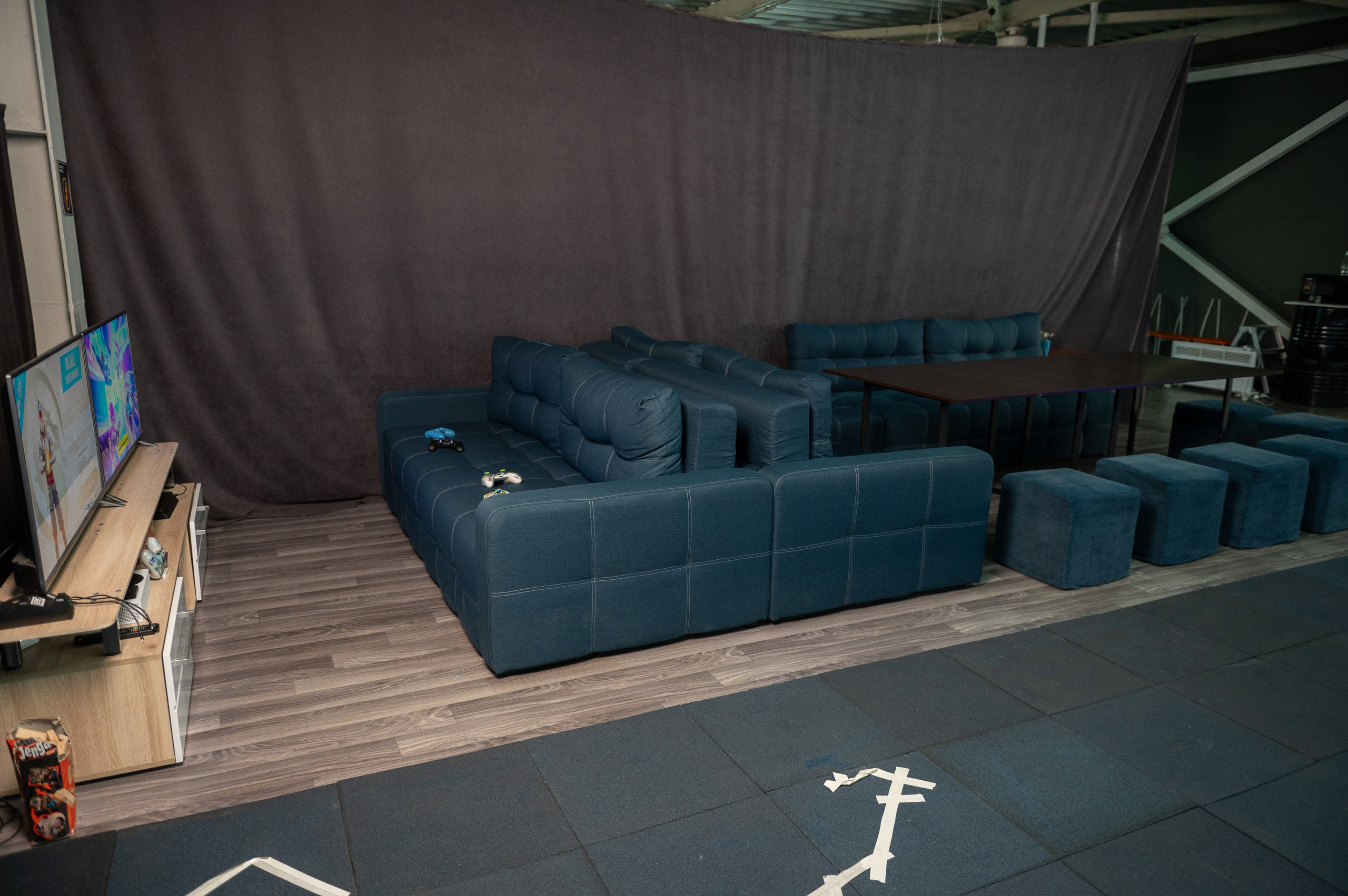 ИНТЕРЬЕР. Клуб виртуальной реальности Абакан — PortVR Club