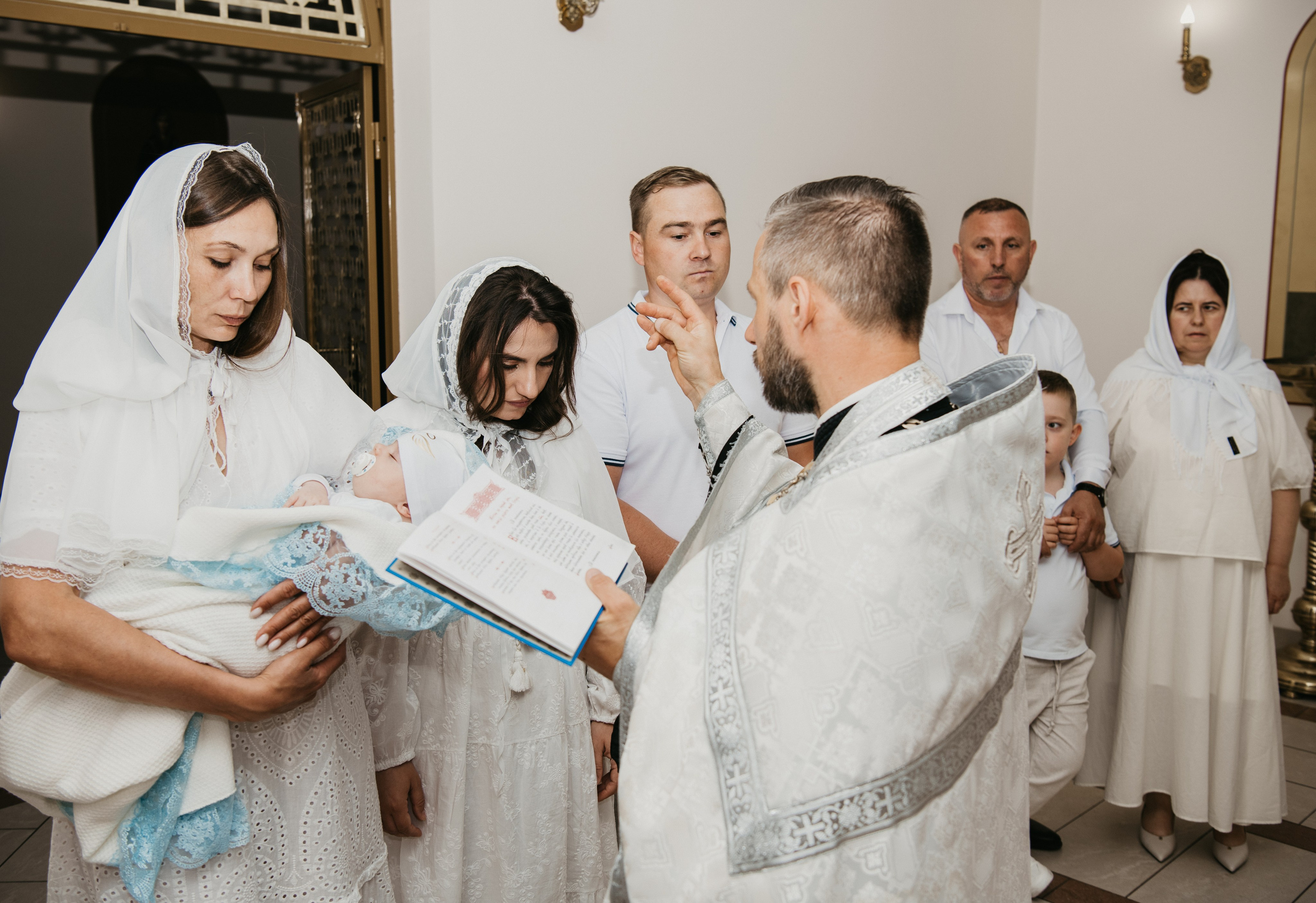 Крещение Евгения. Фотограф на выписку из роддома в Москве и МО