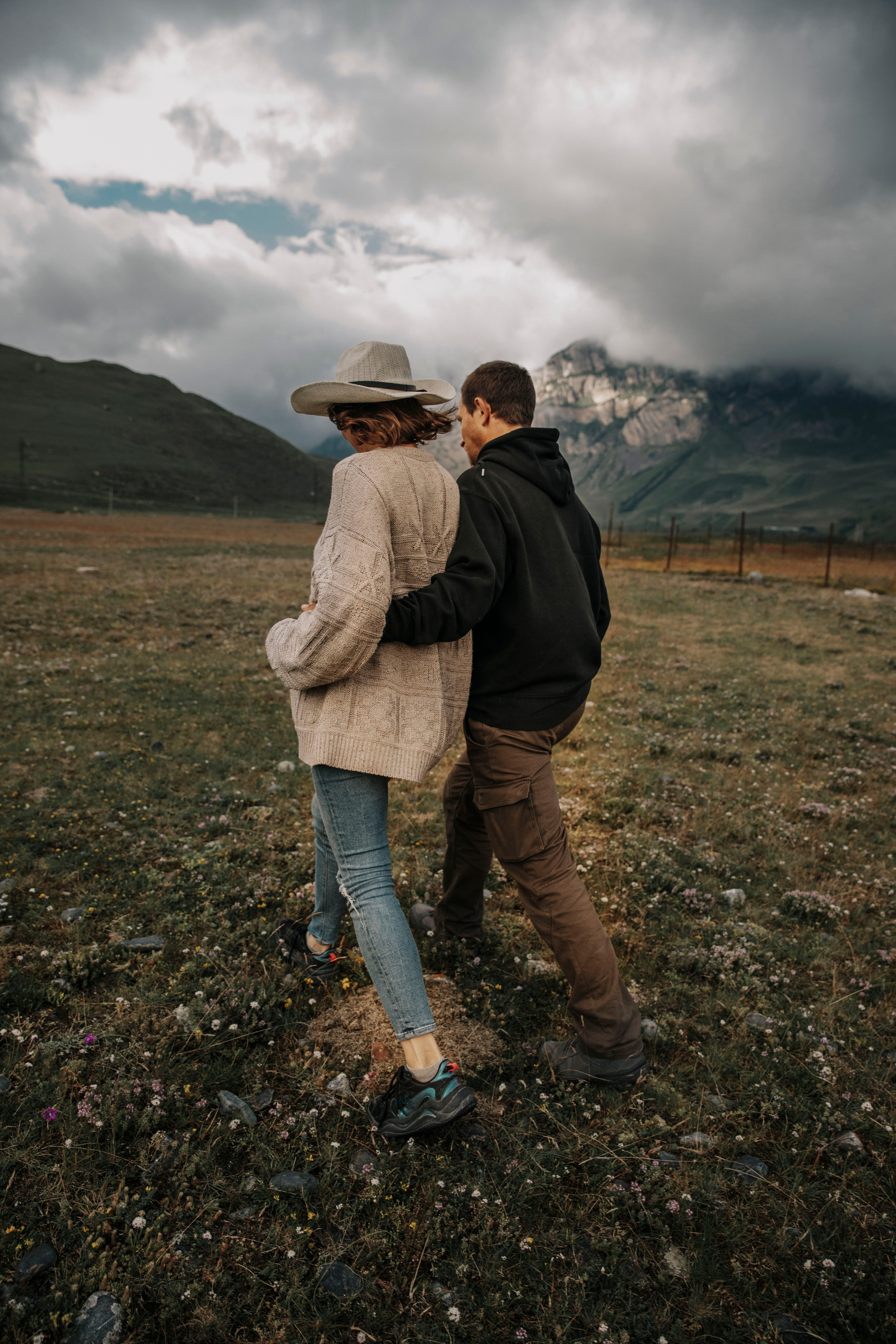 Фотосессия в горах, Северная Осетия, Алания, фотосессия с лошадью, фотосессия, Даргавс, парная фотосессия, фотосессия  для пары, лов стори, лав стори 