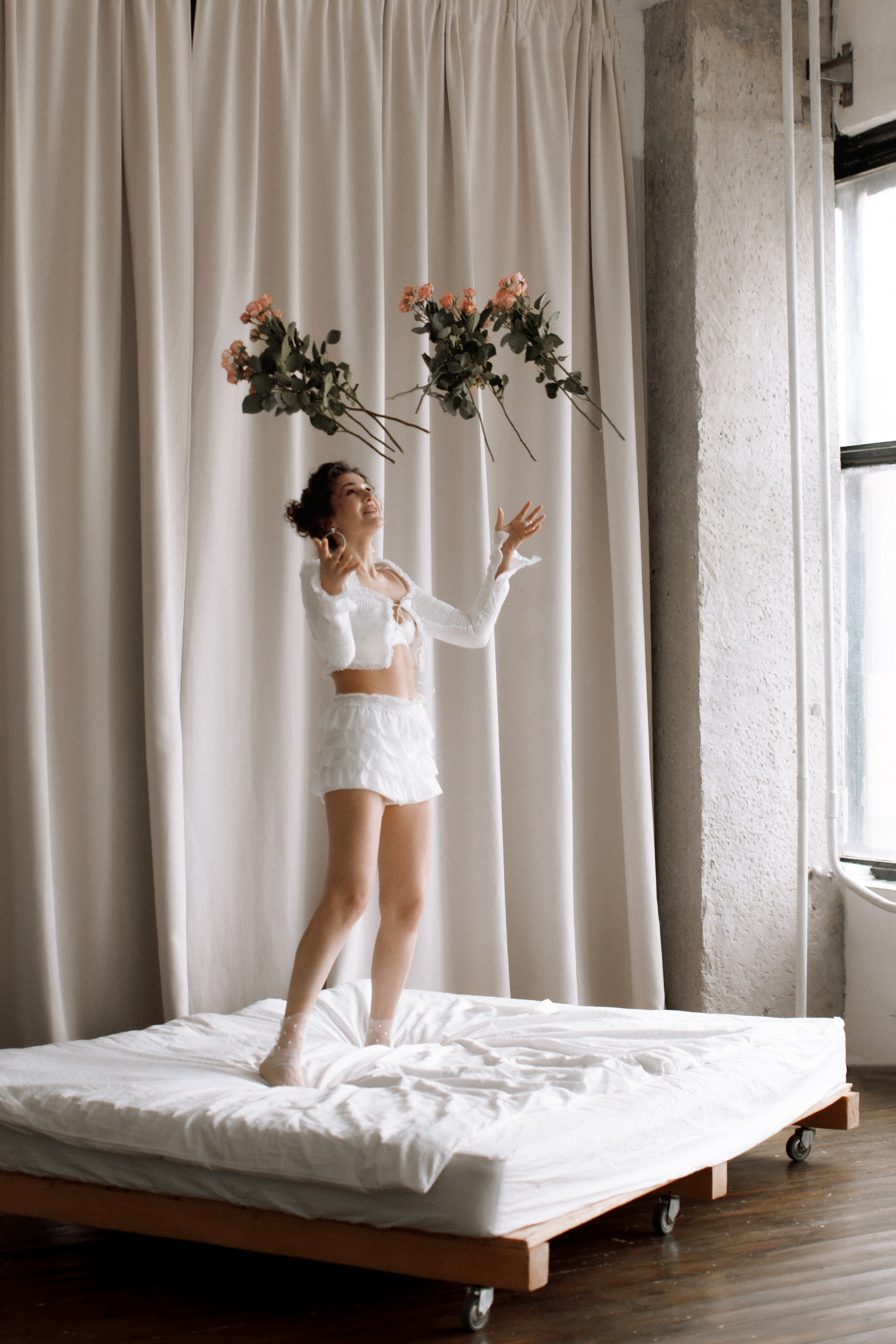 Валерия. Фотосессия с цветами+серия в ЧБ. Фотограф в Москве Ольга Сатони