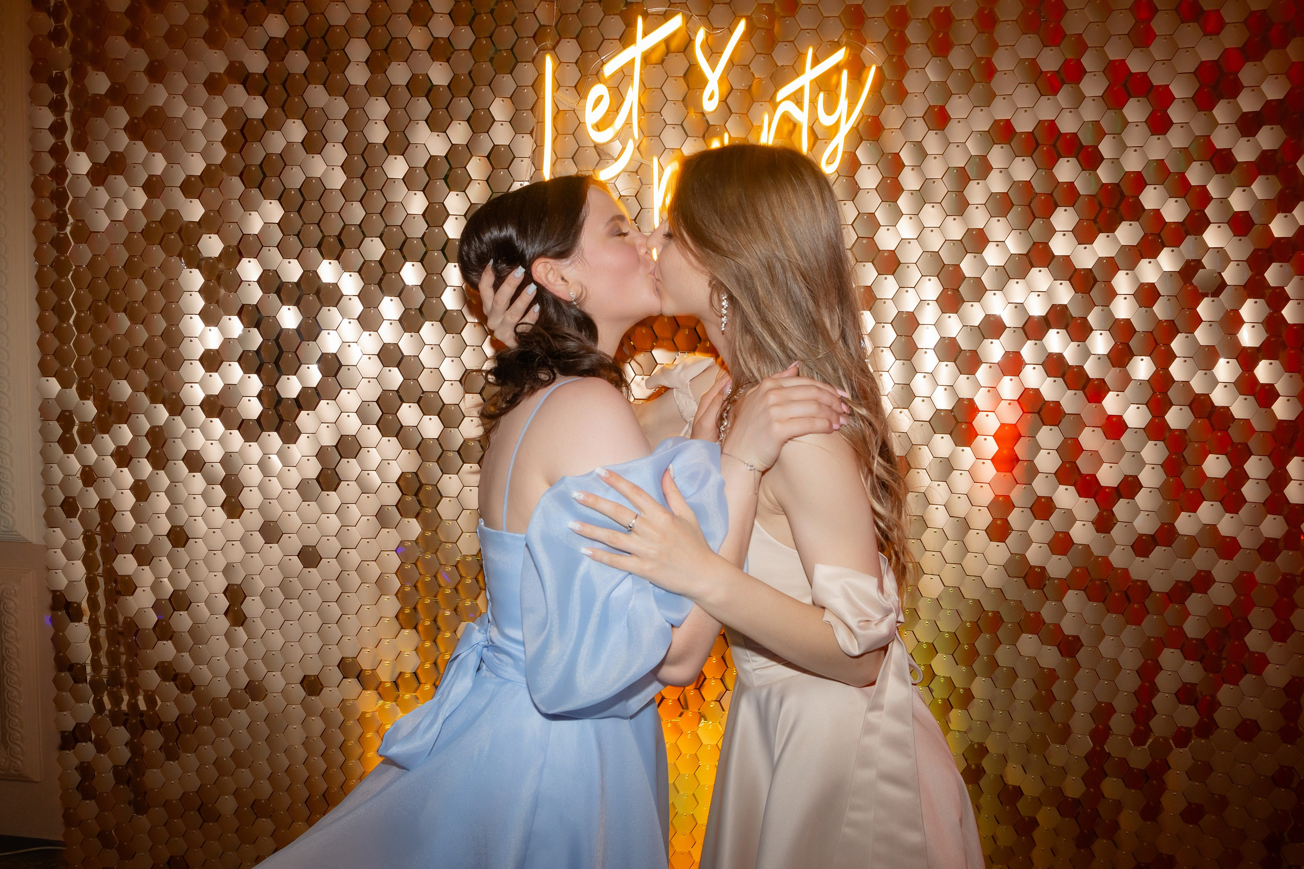 Школьный выпускной 2024 год в Соколе (Минск). Свадебный фотограф в Минске/Беларуси Сергей Спиридонов