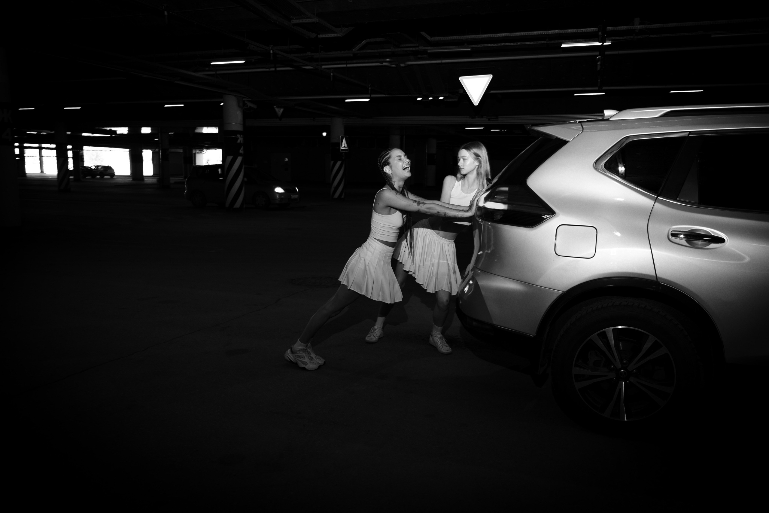 На парковке. Женский фотограф в Новосибирске Вячеслав Семакин