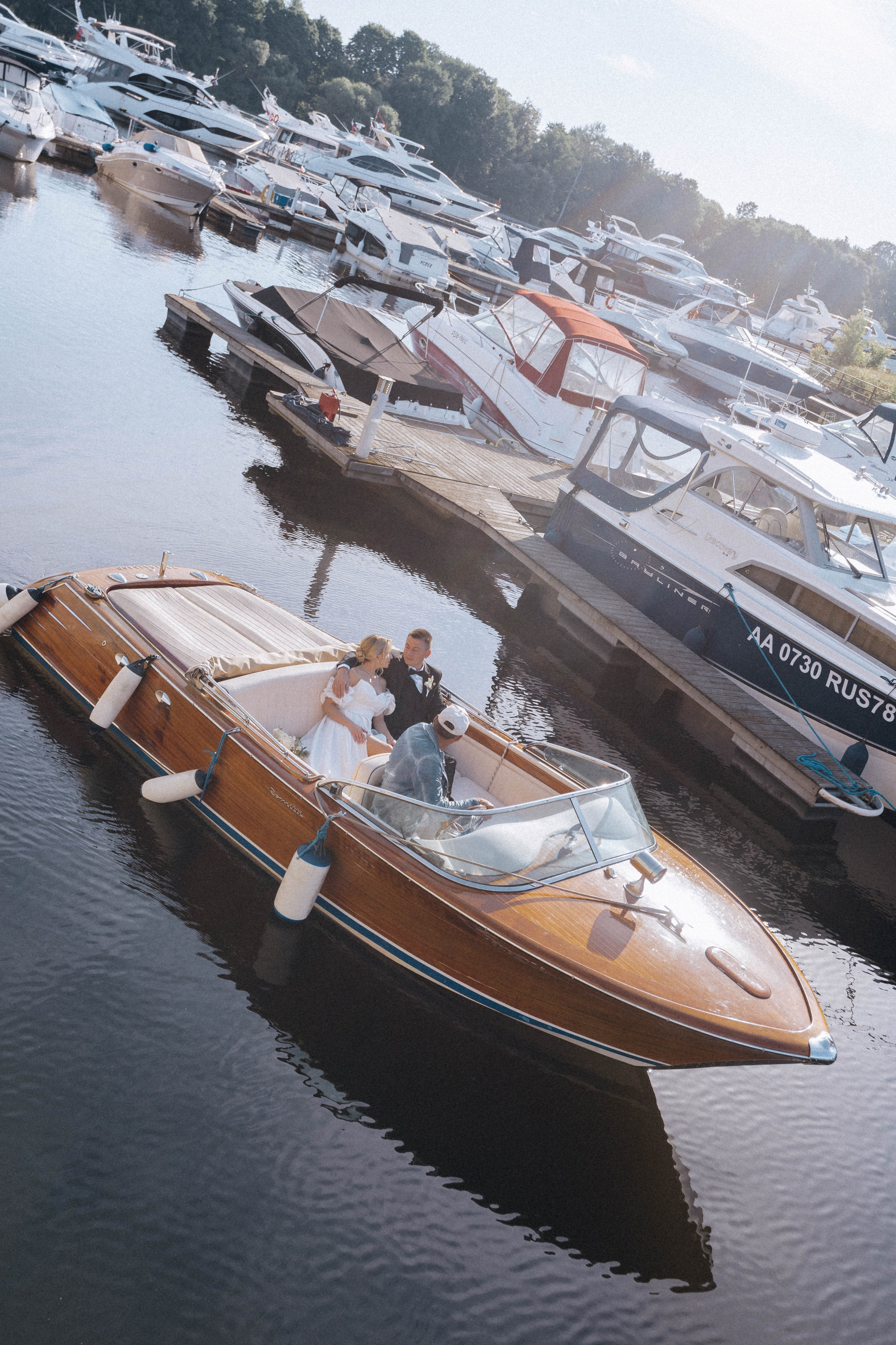 СВАДЕНБНАЯ СЬЕМКА НА КАТЕРЕ ПО КАНАЛАМ САНКТ-ПЕТЕРБУРГА И В АКВАТОРИИ НЕВЫ. Профессиональный фотограф, Санкт-Петербург — Виктория Богомолова