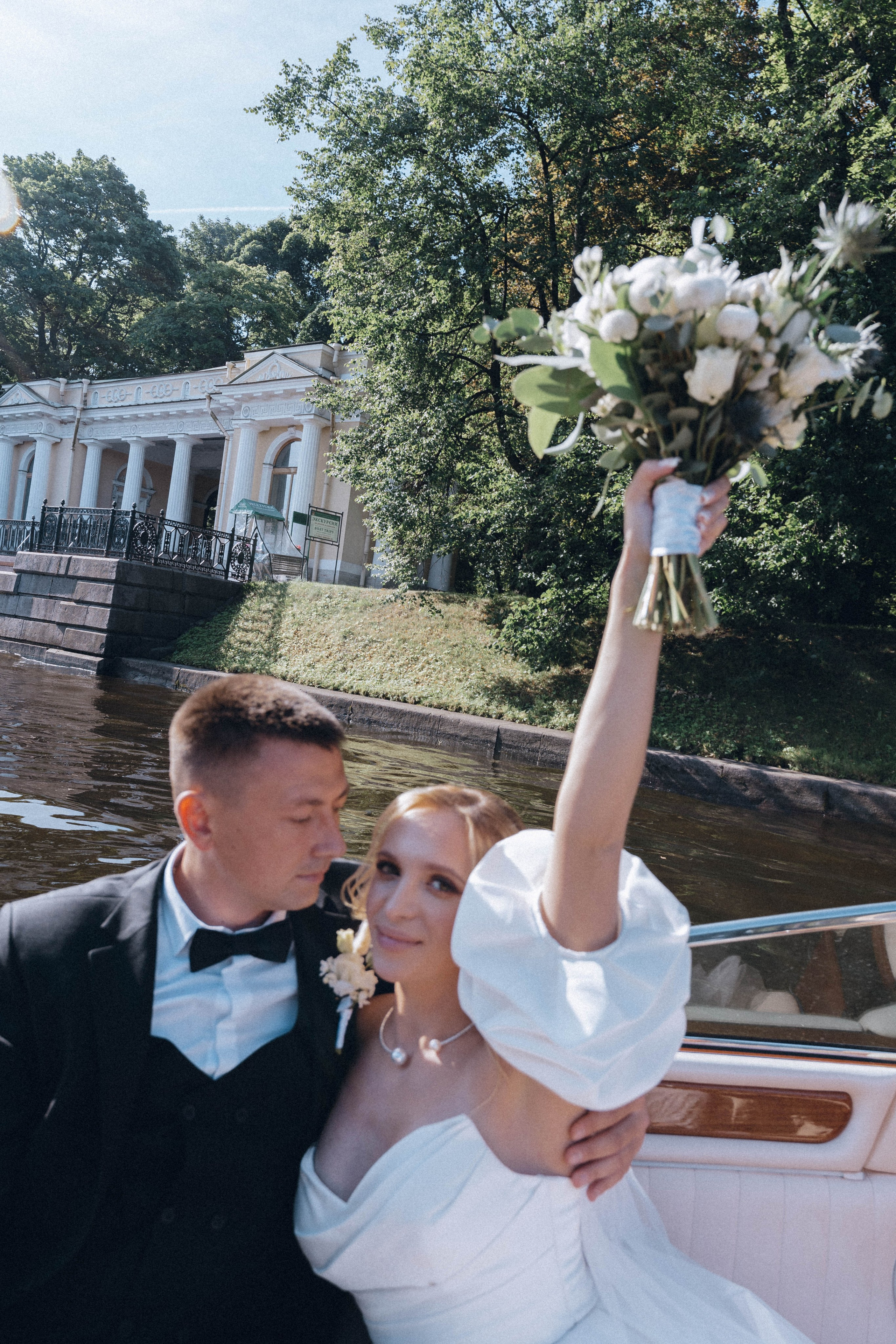 СВАДЕНБНАЯ СЬЕМКА НА КАТЕРЕ ПО КАНАЛАМ САНКТ-ПЕТЕРБУРГА И В АКВАТОРИИ НЕВЫ. Профессиональный фотограф, Санкт-Петербург — Виктория Богомолова