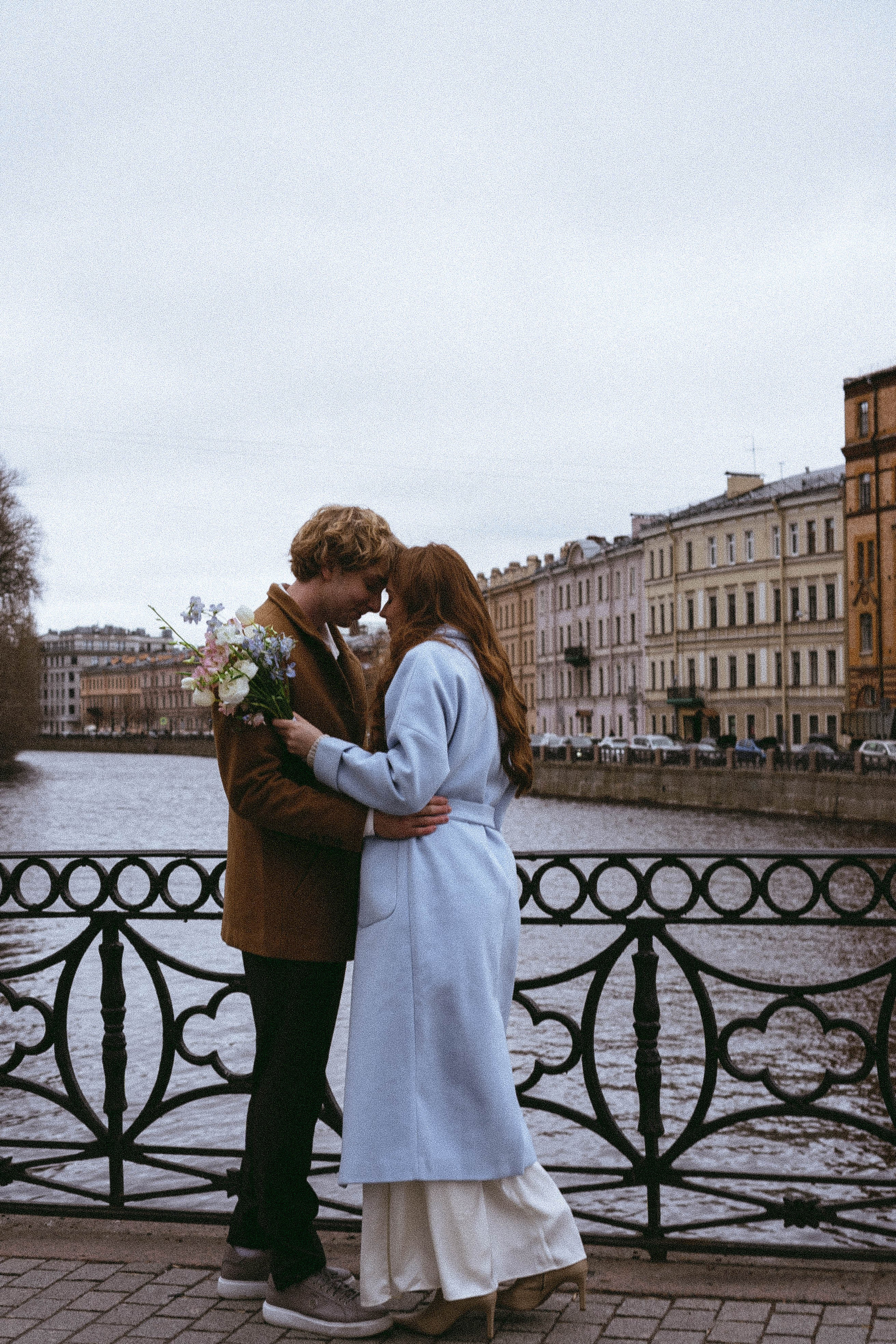 СВАДЕБНАЯ СЬЕМКА В ОТЕЛЕ. СБОРЫ ЖЕНИХА И НЕВЕСТЫ И ТАКЖЕ ТОР И ПОДГОТОВКА К ПРОГУЛКЕ И ПРОГУЛКА ПО ПЕТРОГРАДКЕ. Профессиональный фотограф, Санкт-Петербург — Виктория Богомолова