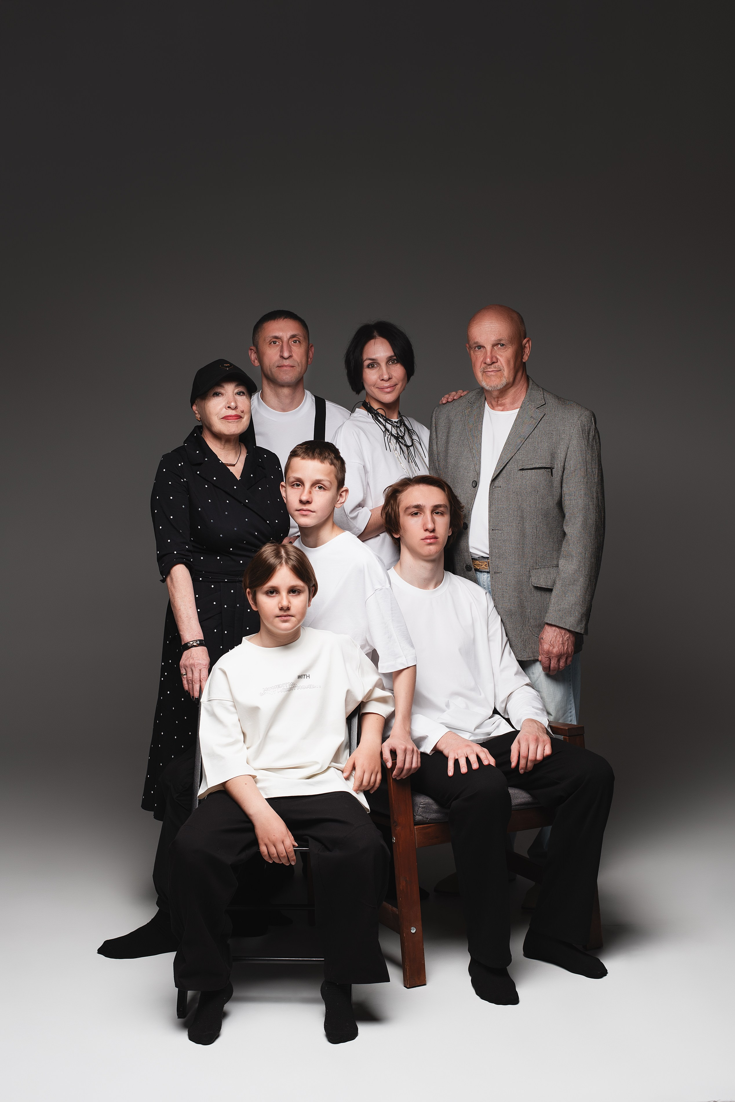 Семейная фотосессия на циклораме. Семейный фотограф в Южно-Сахалинске Анастасия Лимарева